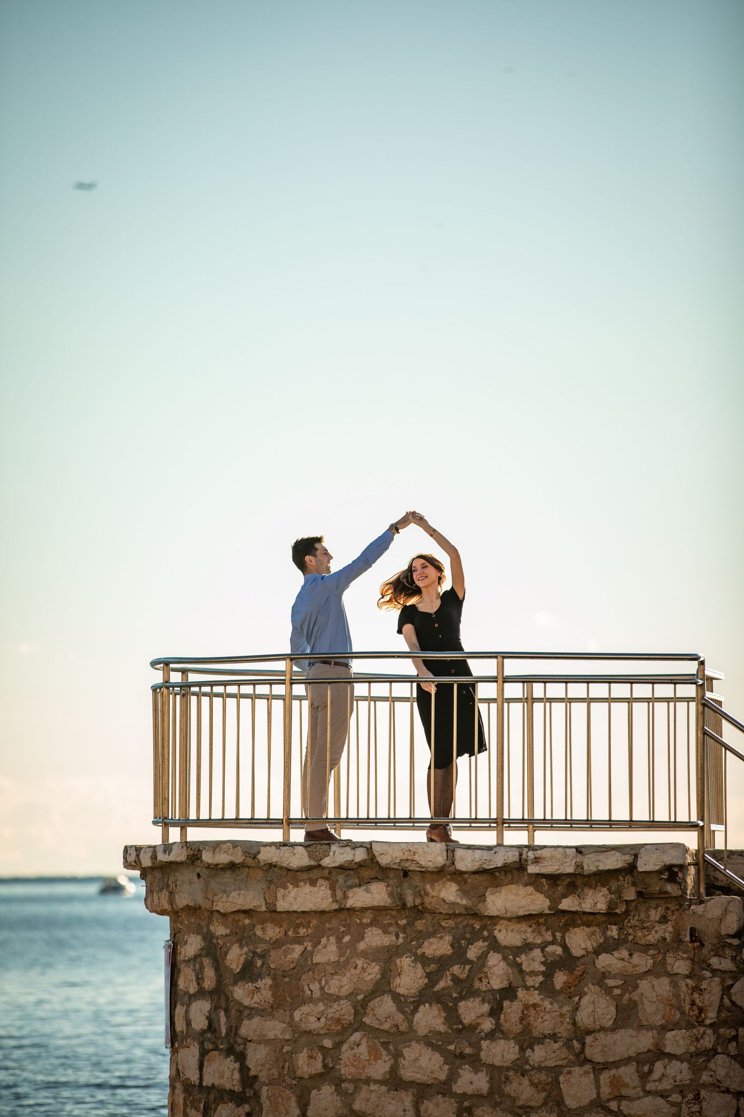 Shooting de couple sur le bord de Mer à Nice.