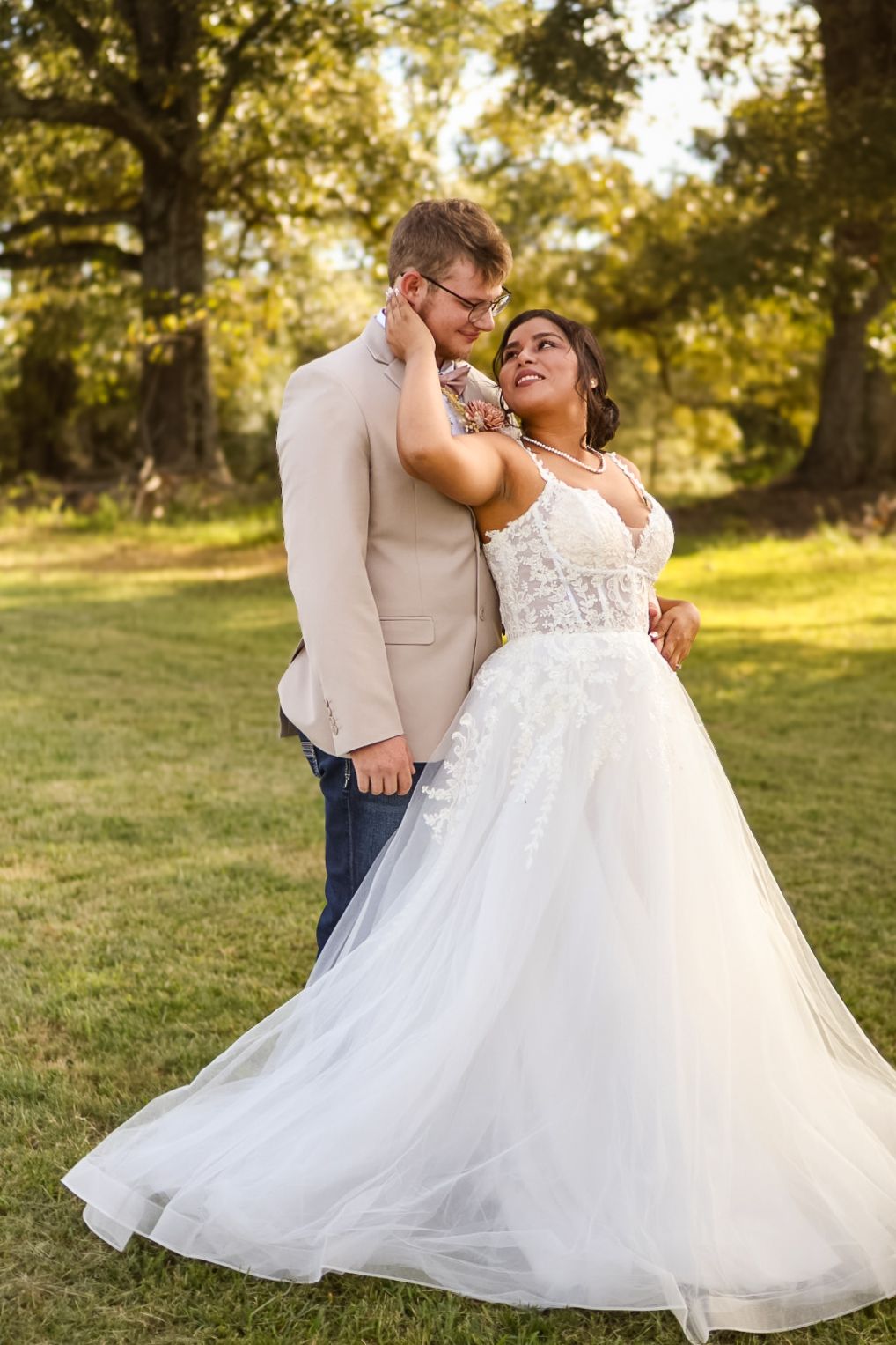 Elegant wedding photo of bride and groom, Perry Posed photography in DFW