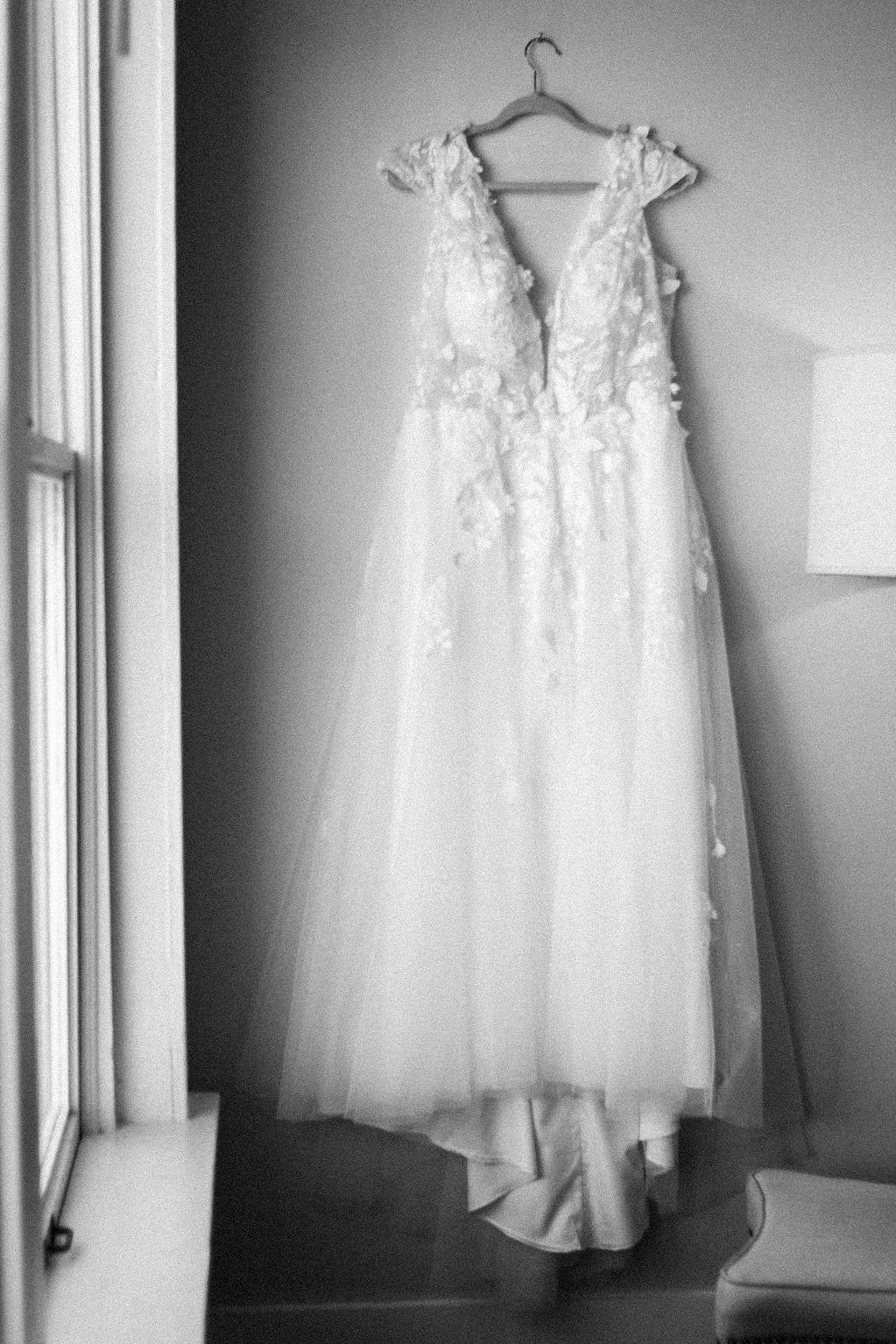 Luxury wedding portrait captured in timeless Perry Posed style