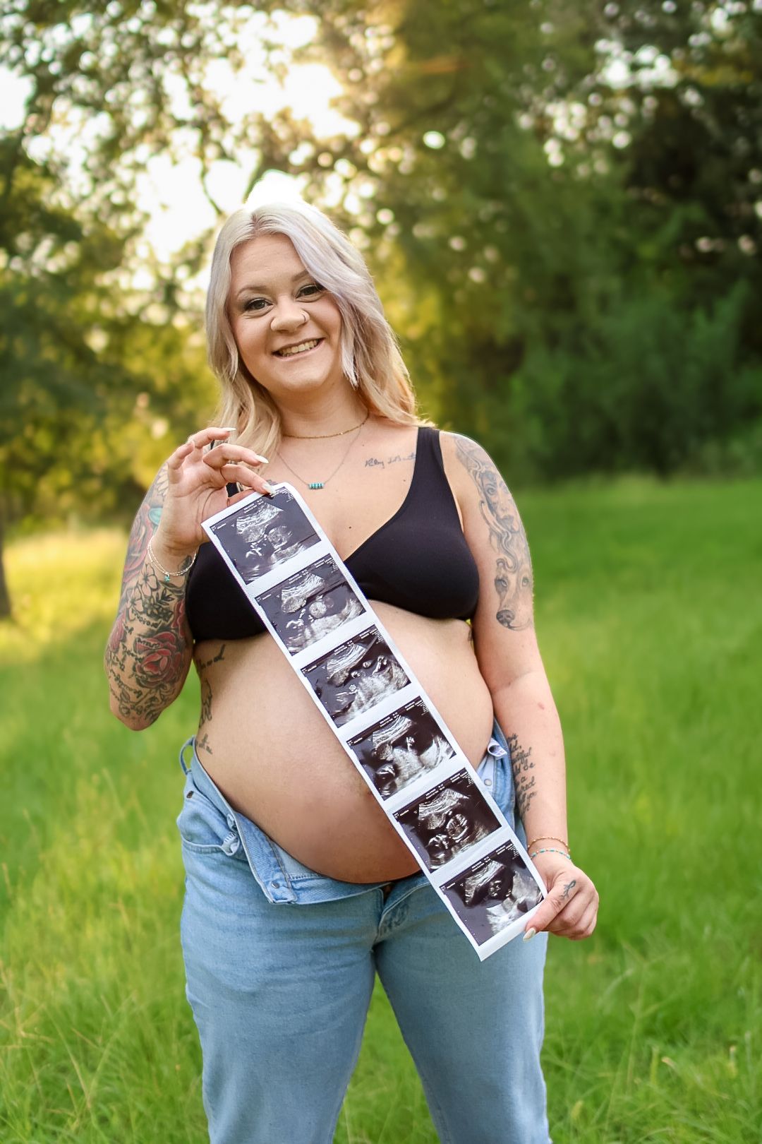 Modern maternity portrait with a timeless and confident look, Perry Posed original