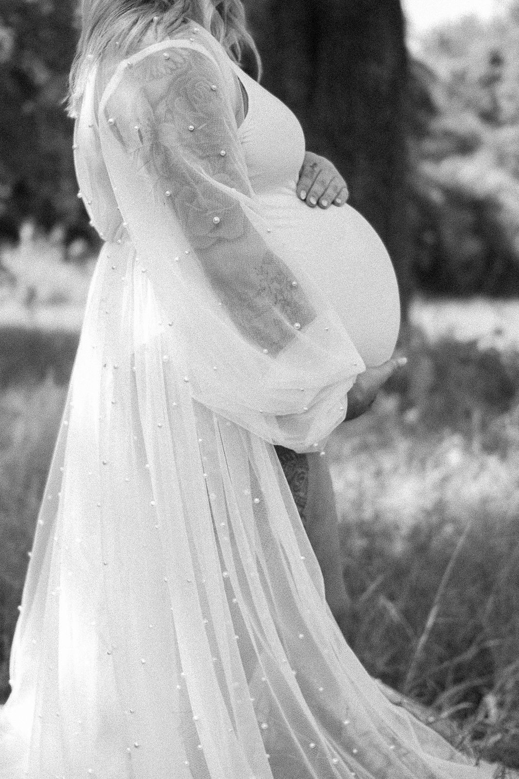 Modern maternity portrait with a timeless and confident look, Perry Posed original