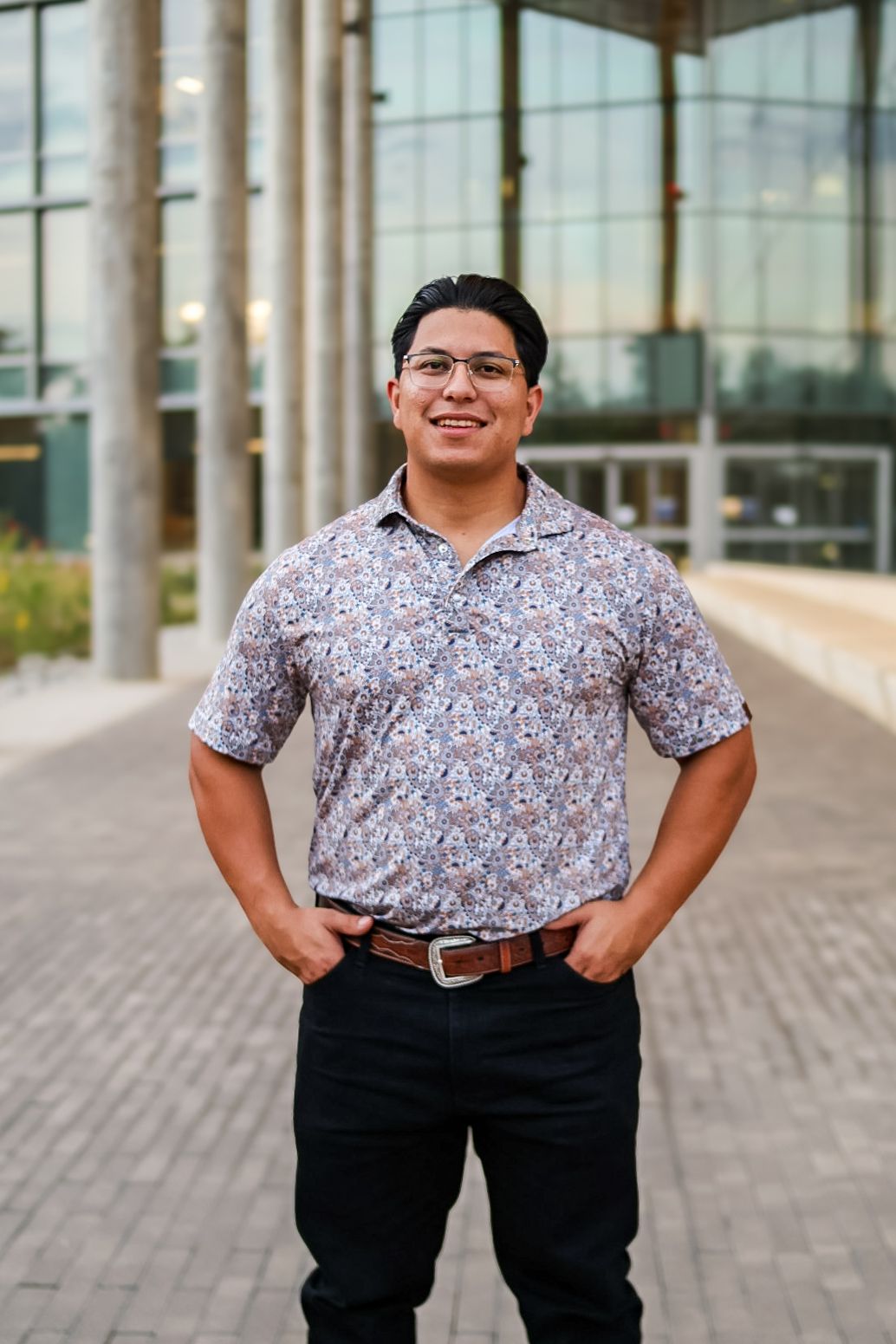 Luxury grad photo session in Arlington, celebrating milestone moments