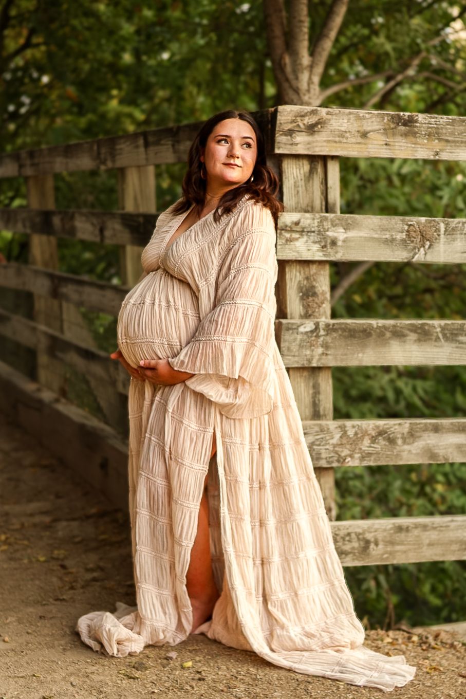 Modern maternity portrait with a timeless and confident look, Perry Posed original