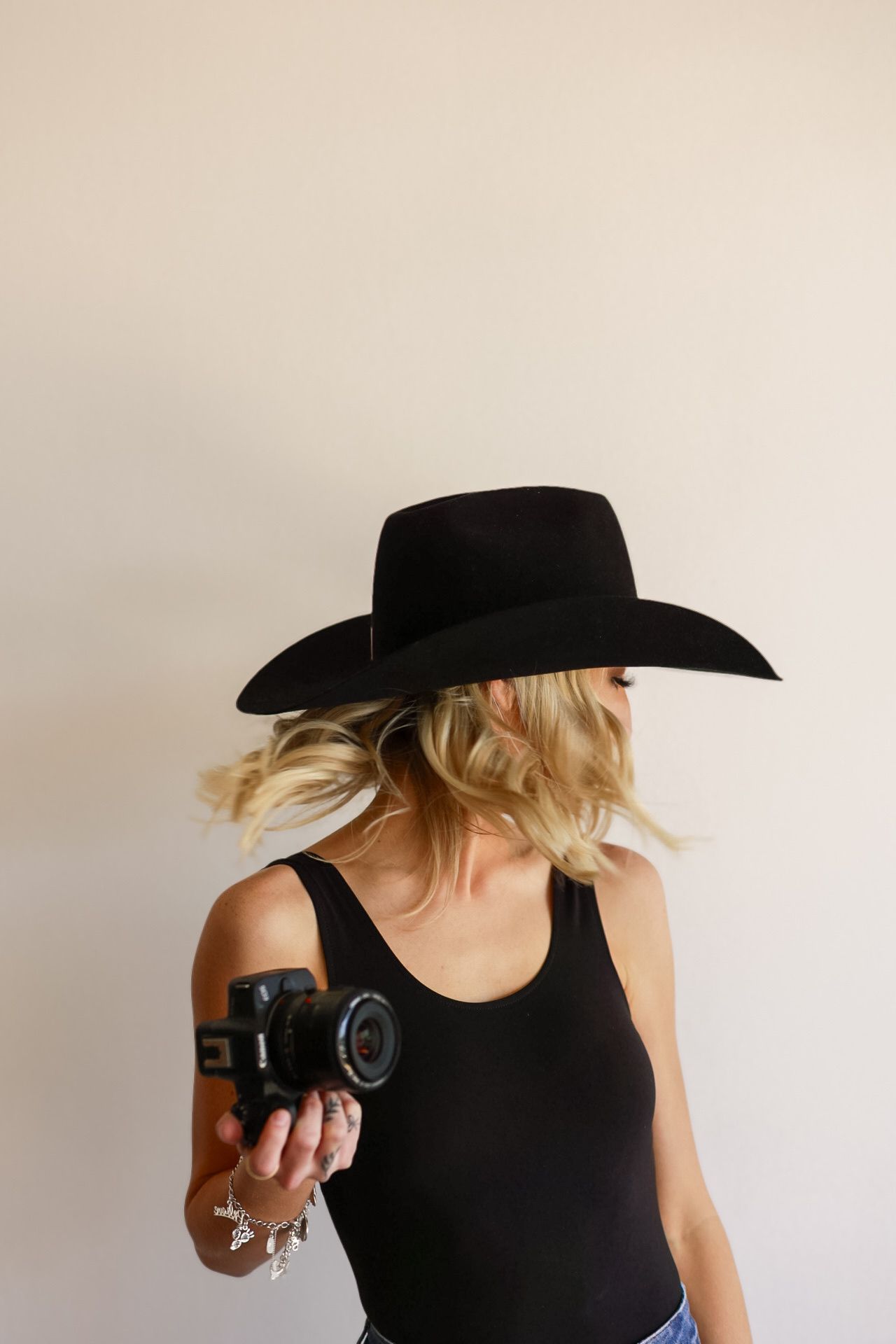 Modern headshot of Perry Posed photographer Lola, specializing in family and grad portraits in Dallas–Fort Worth