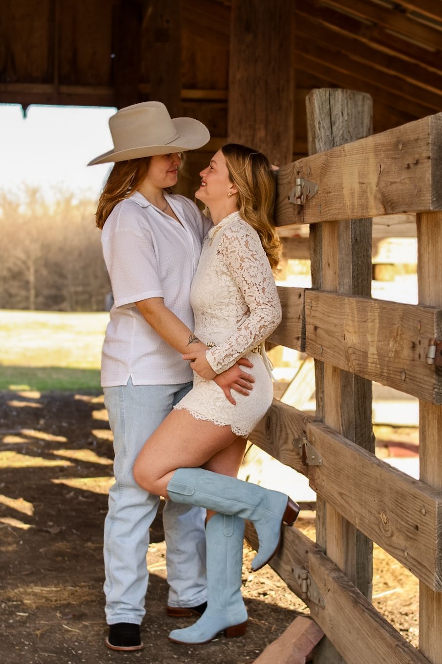Romantic couple’s portrait in natural light, Perry Posed original photography