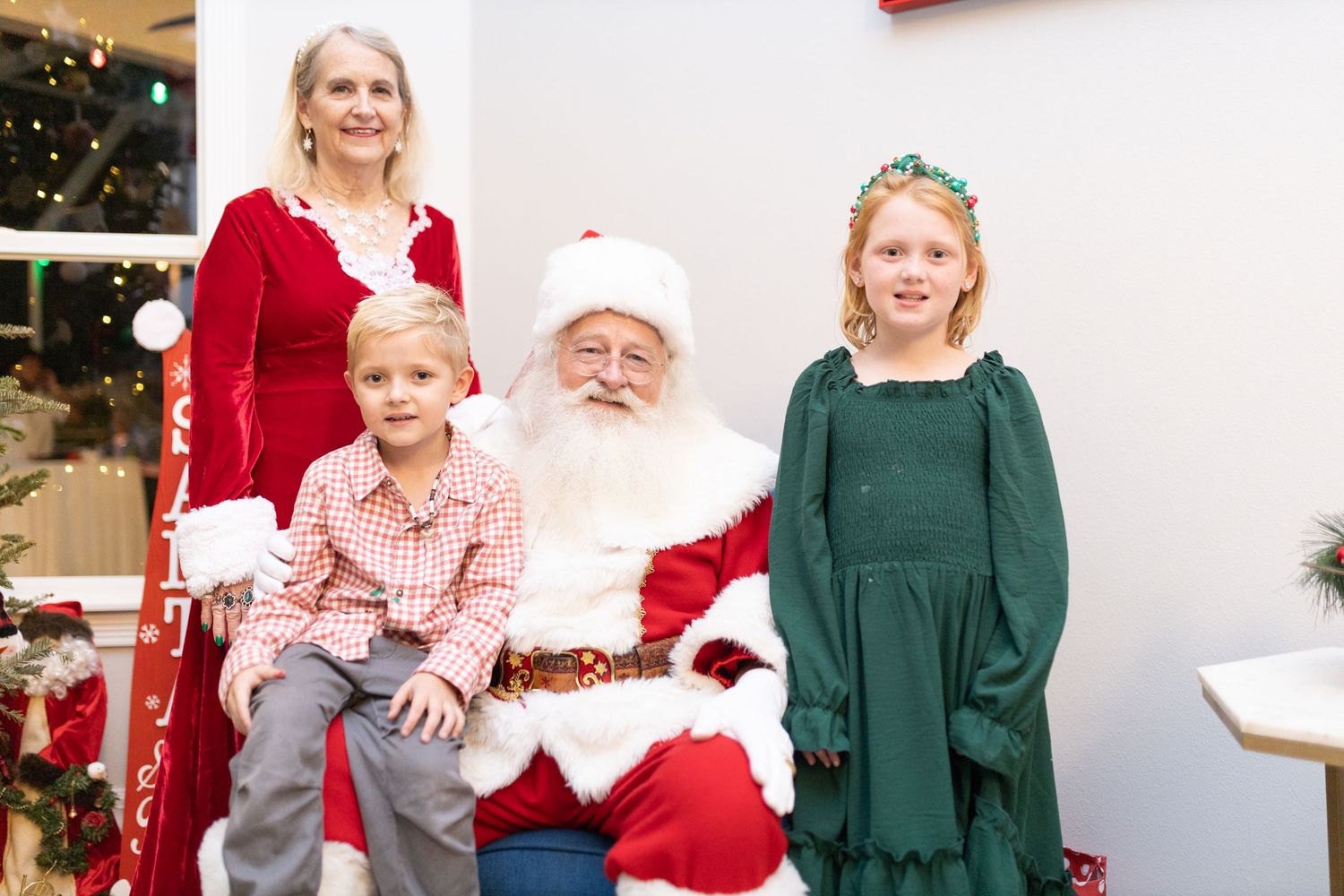 Festive holiday photo setup with decorated tree and comfortable blue seating.