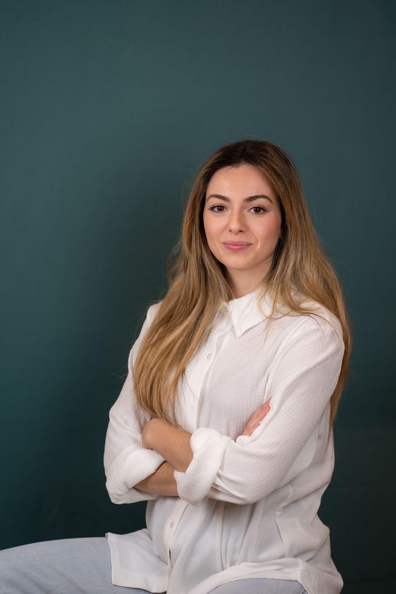 Isabella Sydio Duedahl specializes in studio, elopement, and sports photography - always with a focus on people, with empathy and care.