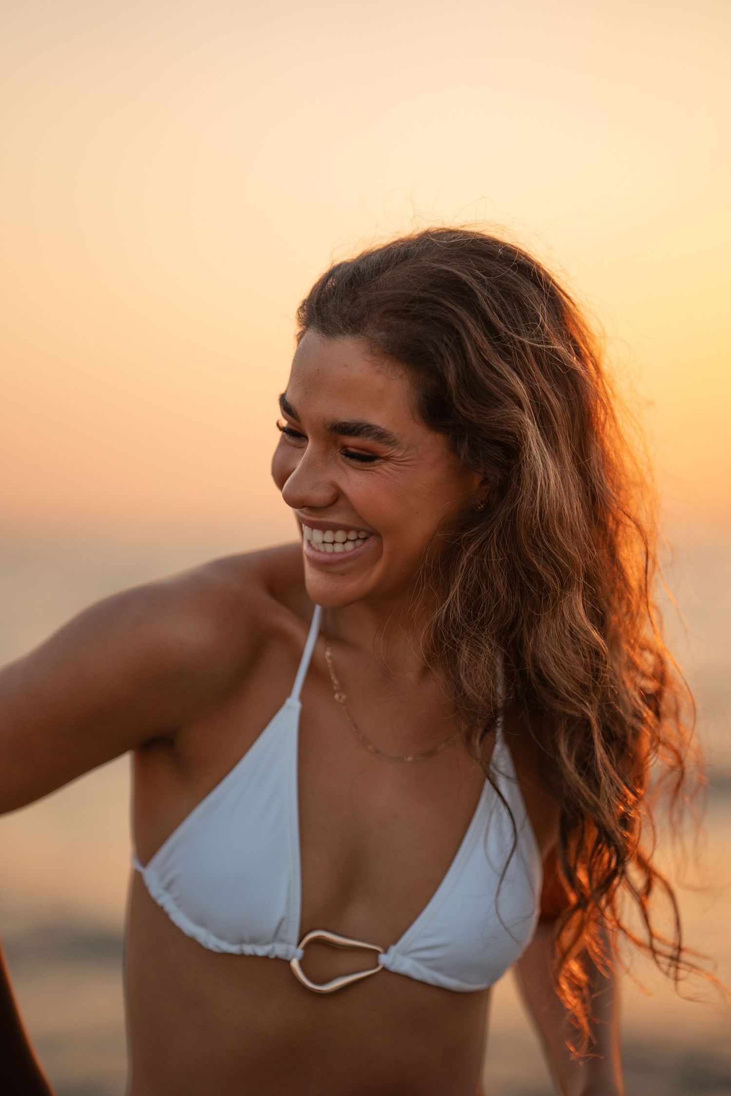 Editorial portrait photography in Valencia, Spain with natural light and authentic emotions