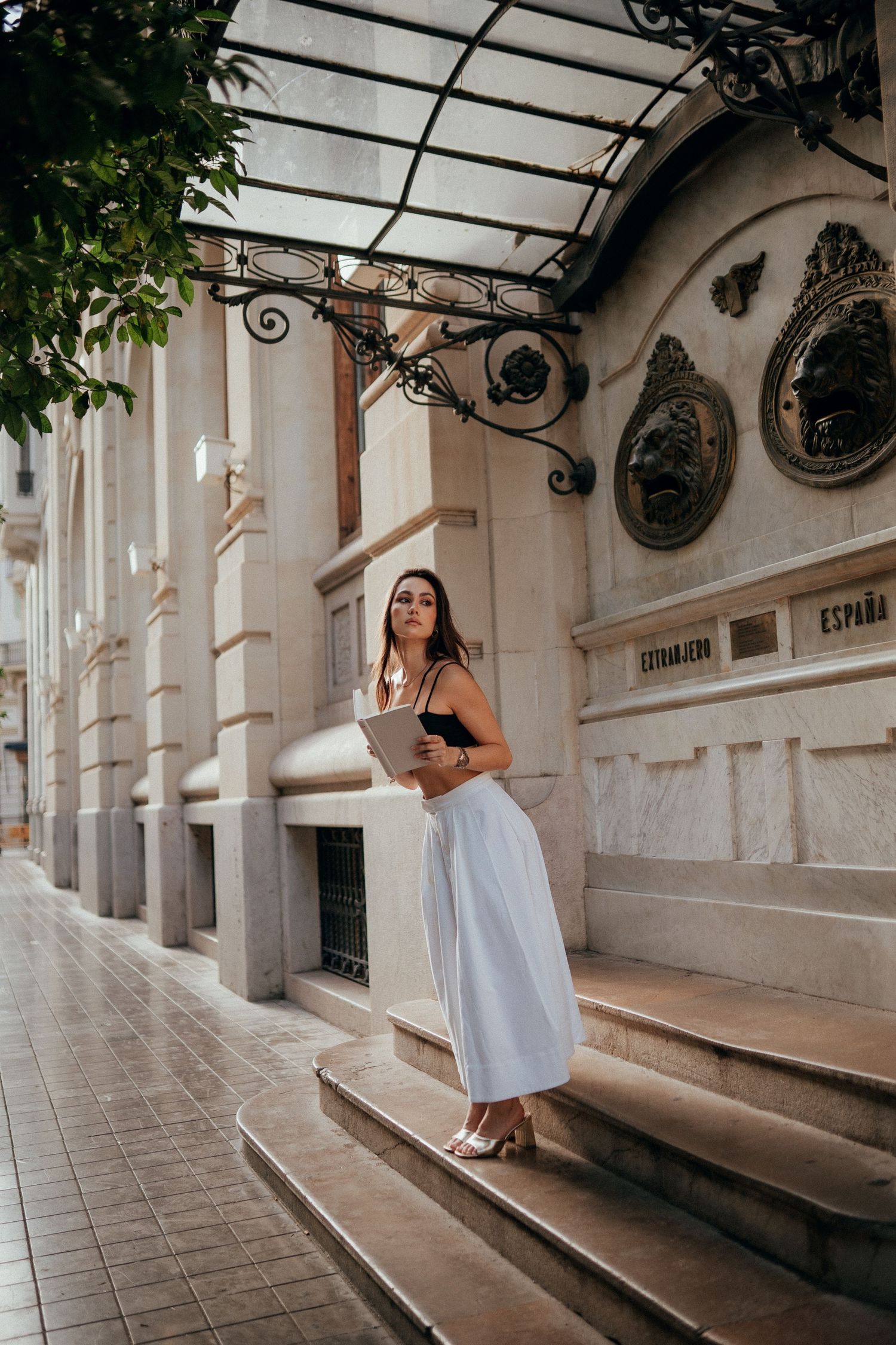 Editorial portrait photography in Valencia, Spain with natural light and authentic emotions