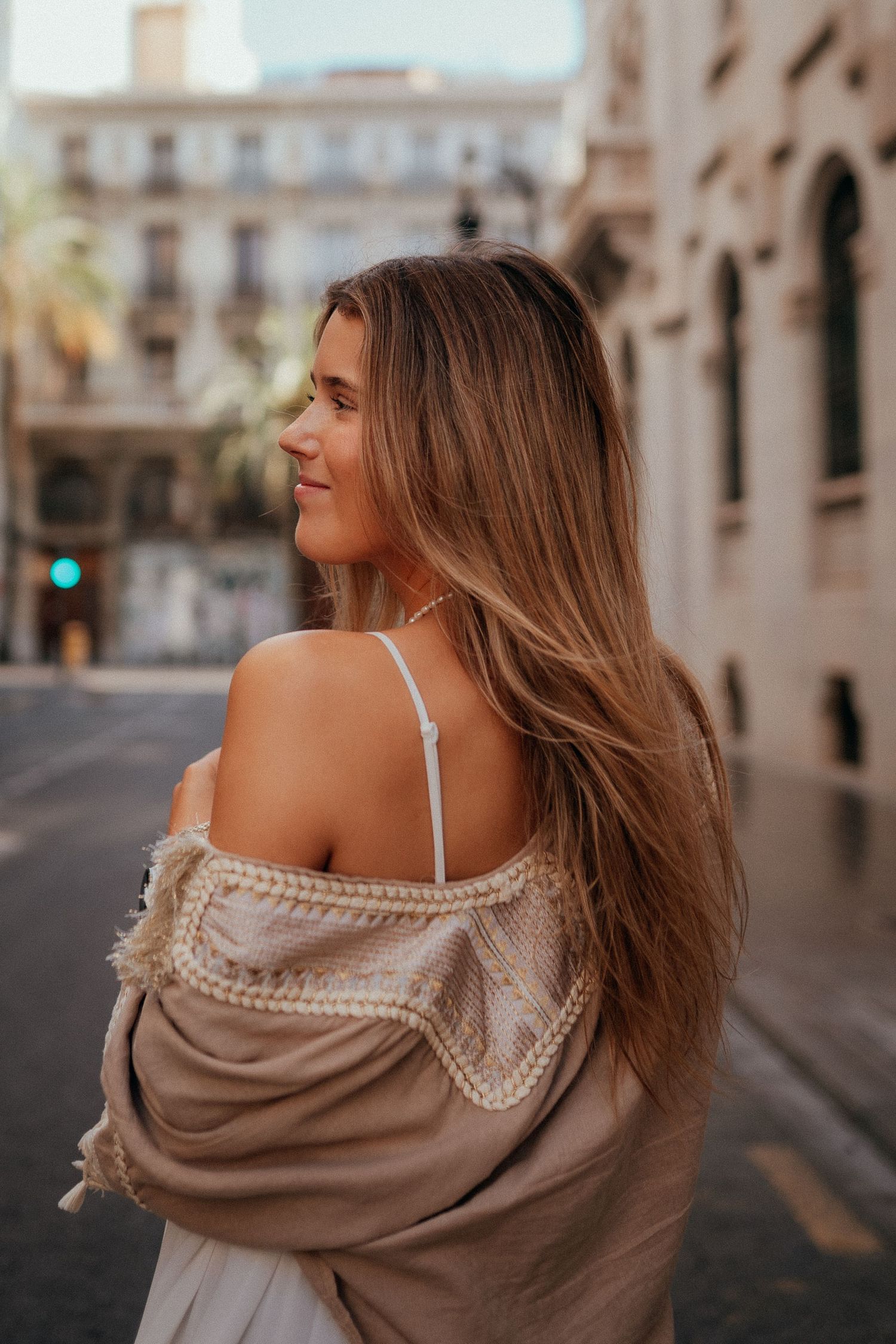 Editorial portrait photography in Valencia, Spain with natural light and authentic emotions
