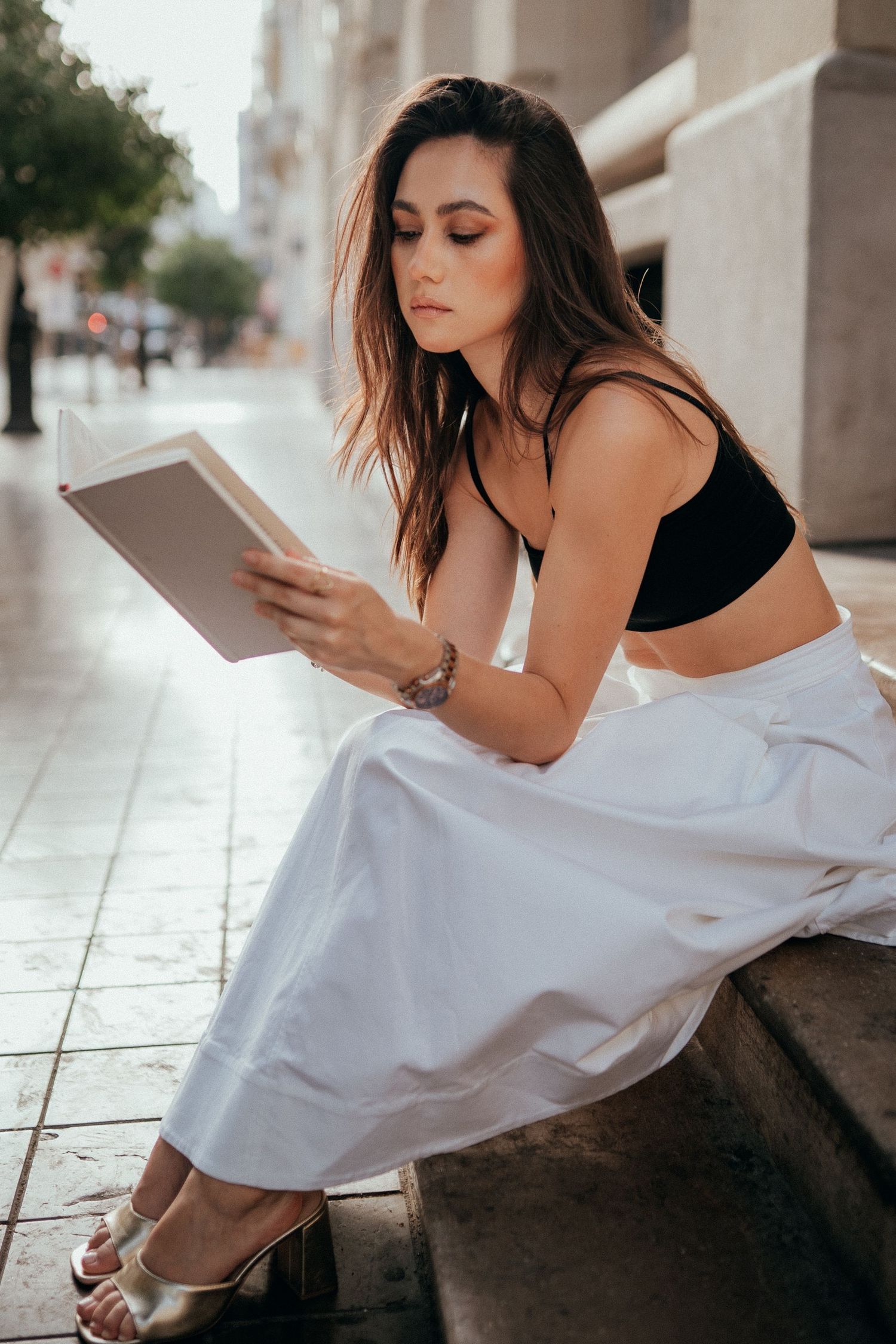 Editorial portrait photography in Valencia, Spain with natural light and authentic emotions