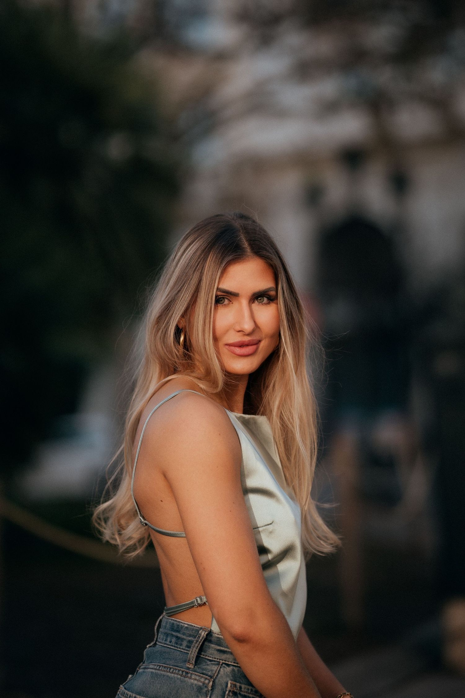 Editorial portrait photography in Valencia, Spain with natural light and authentic emotions