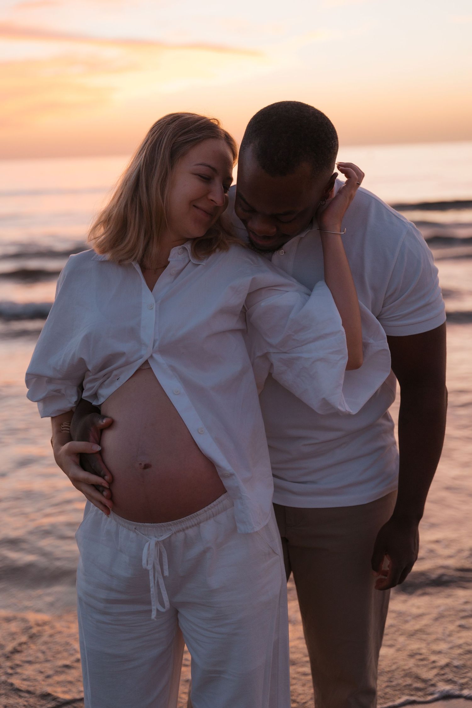 Editorial couple session with genuine moments and timeless storytelling in Valencia