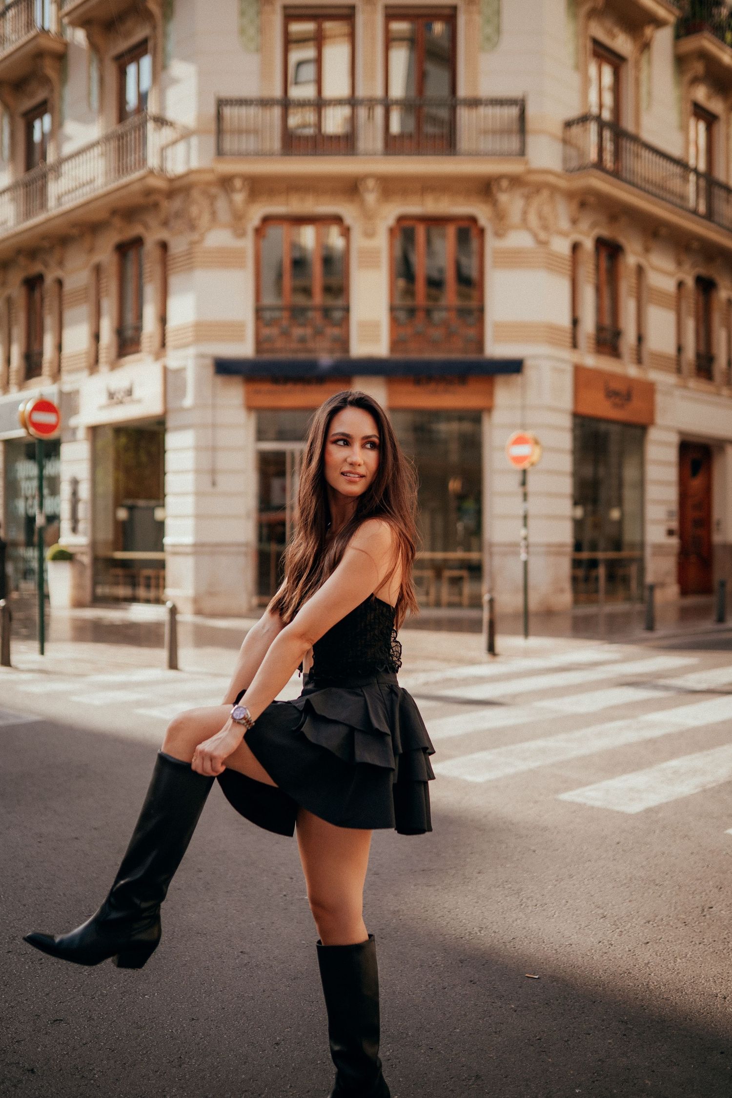Editorial portrait photography in Valencia, Spain with natural light and authentic emotions