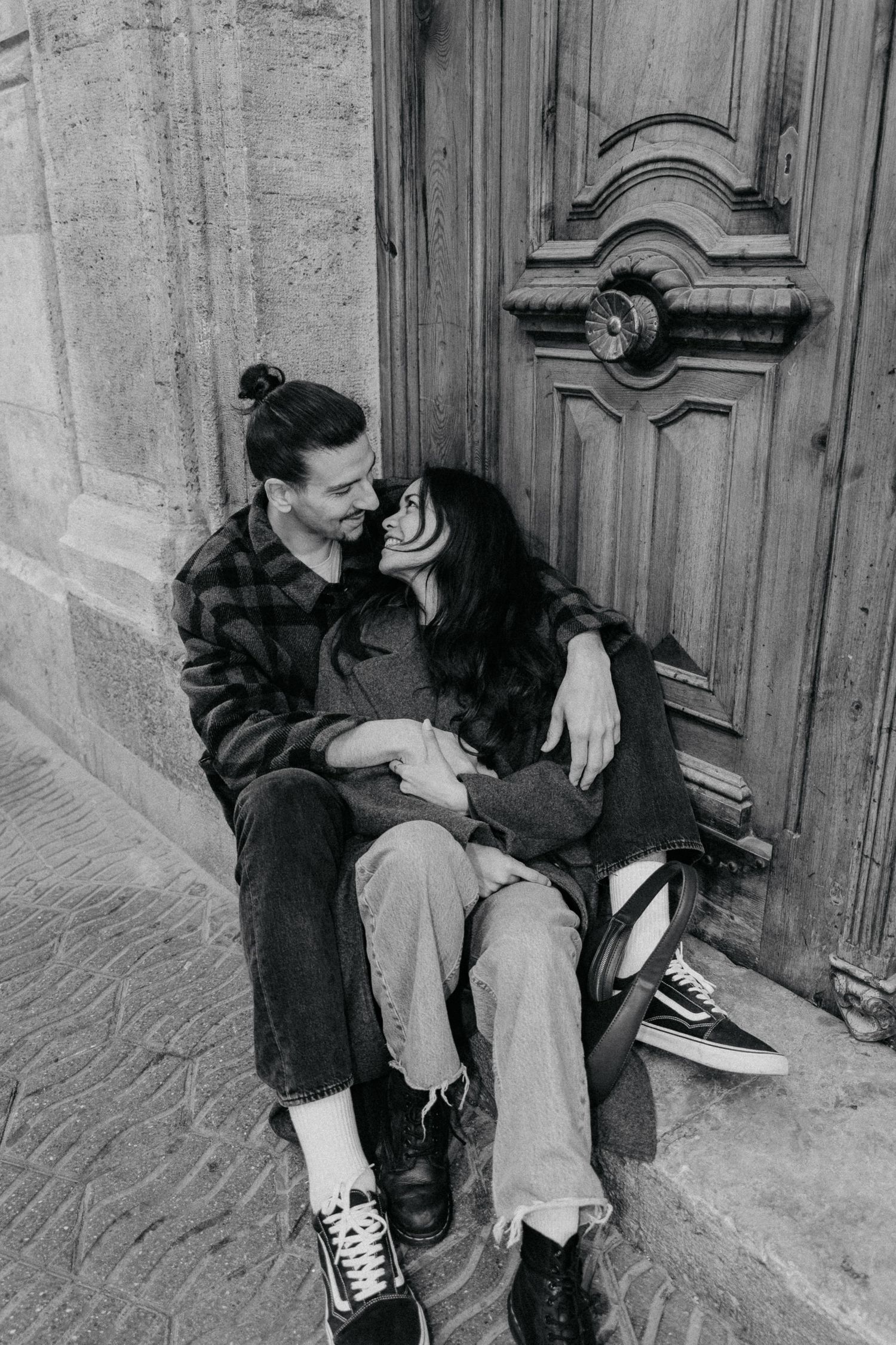 Editorial couple session with genuine moments and timeless storytelling in Valencia
