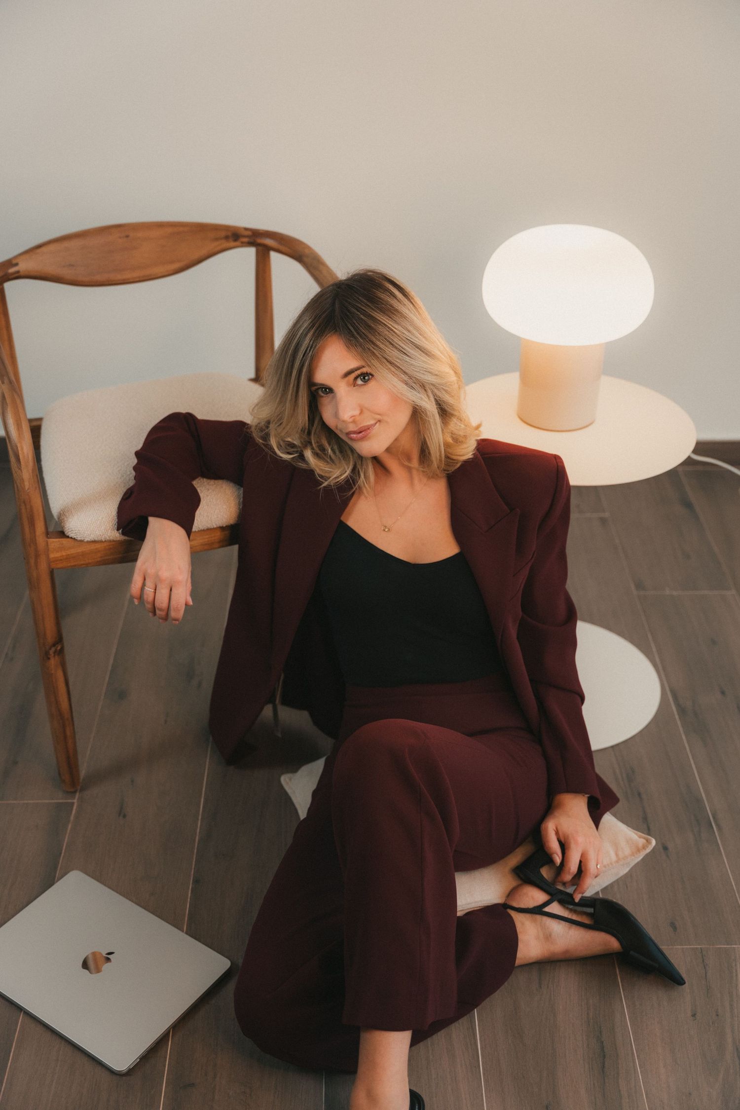 Editorial portrait photography in Valencia, Spain with natural light and authentic emotions
