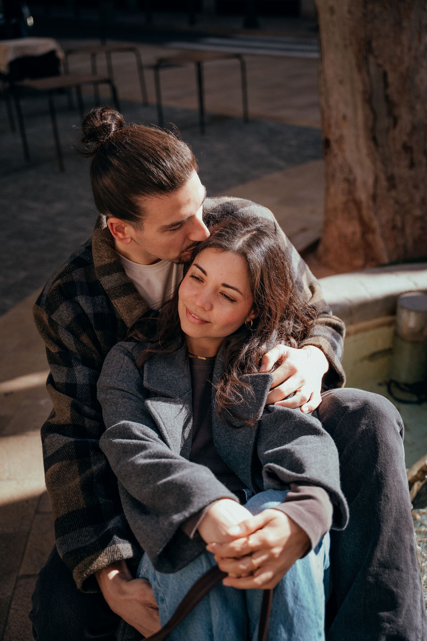 Editorial couple session with genuine moments and timeless storytelling in Valencia