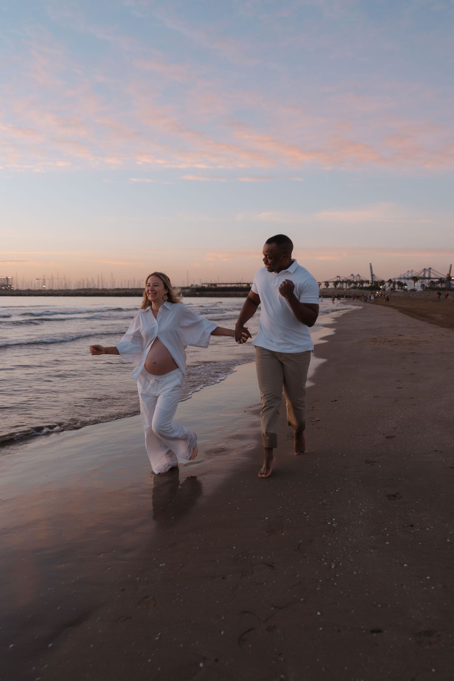 Editorial couple session with genuine moments and timeless storytelling in Valencia