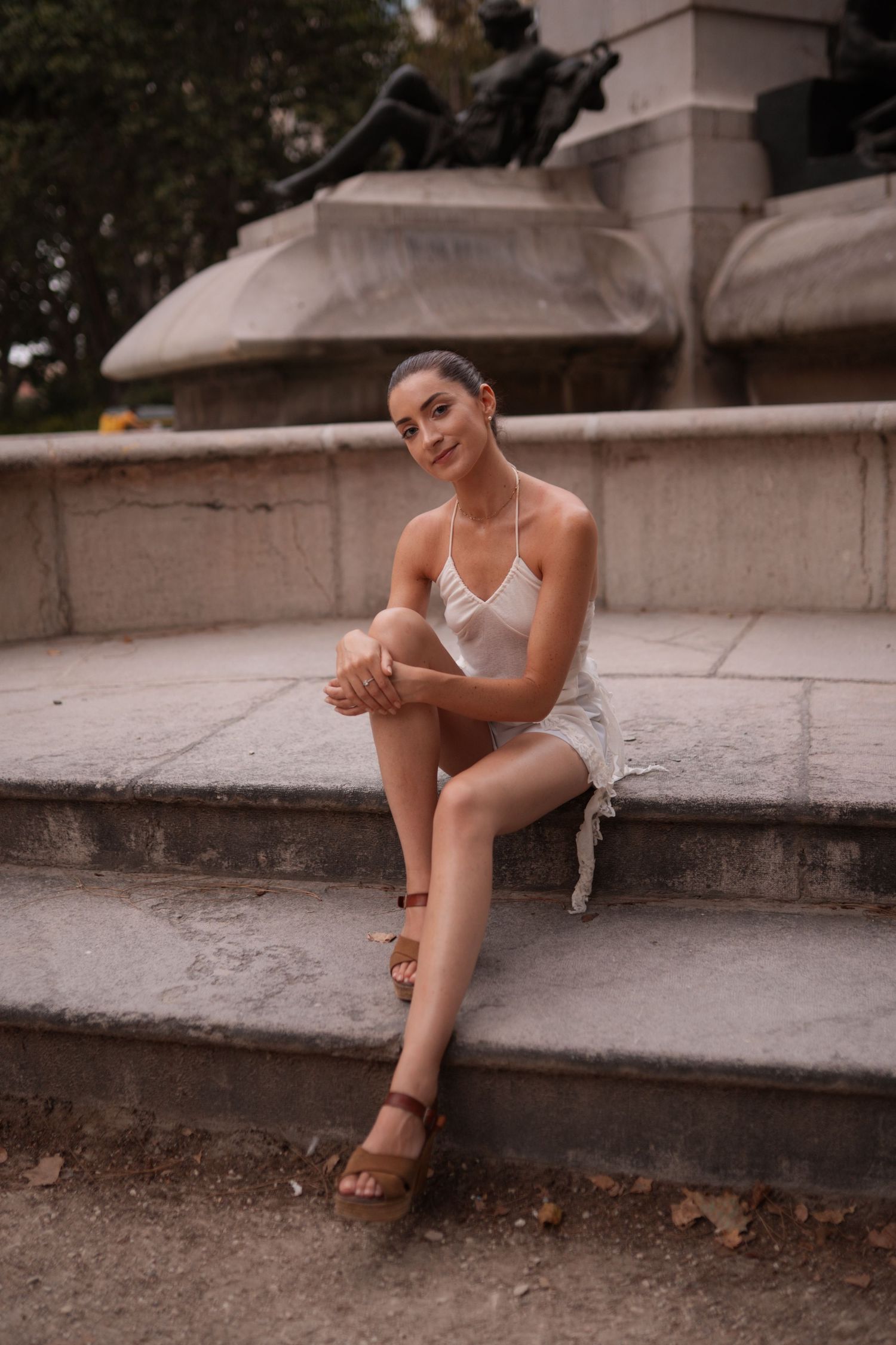 Editorial portrait photography in Valencia, Spain with natural light and authentic emotions