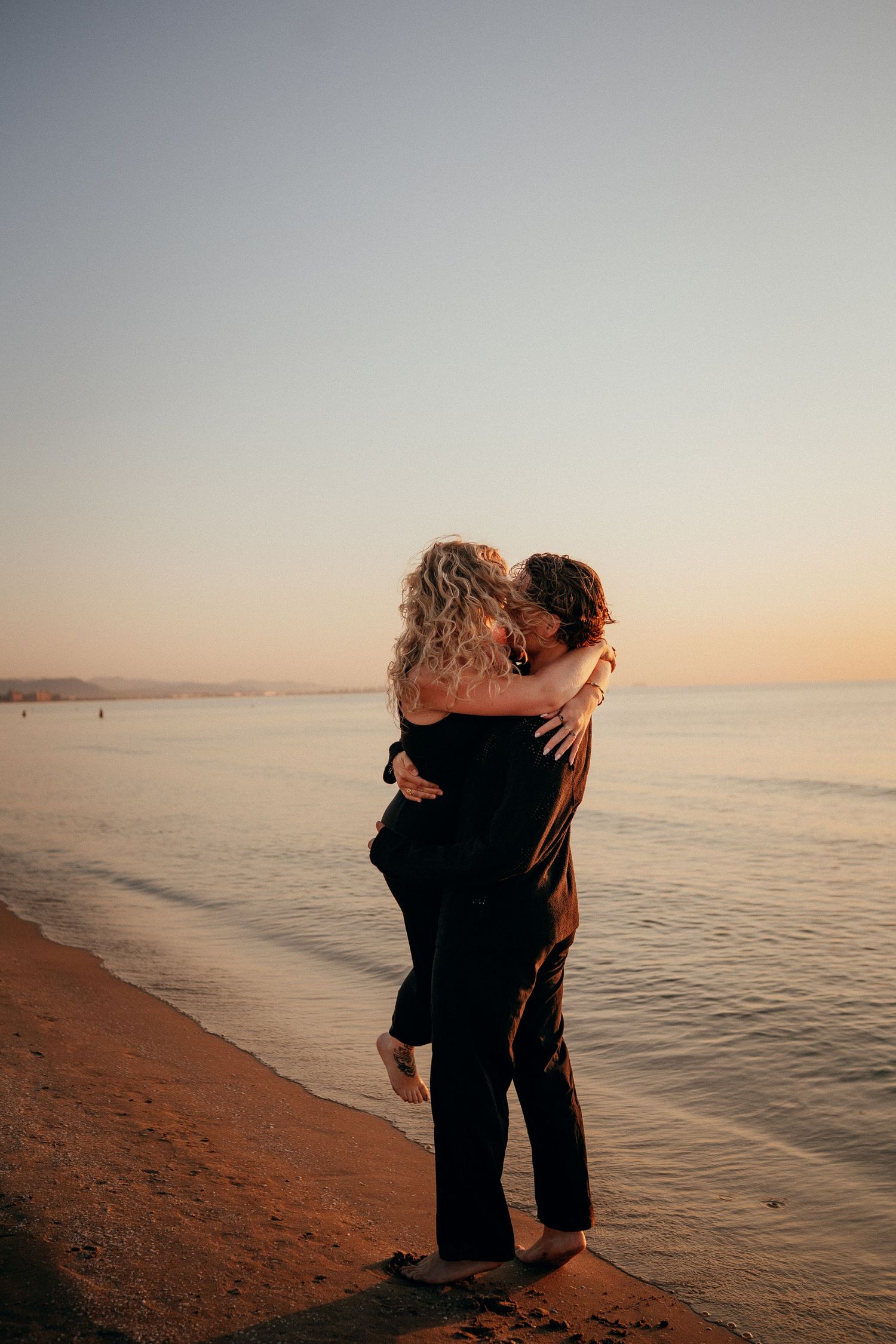 Editorial couple session with genuine moments and timeless storytelling in Valencia