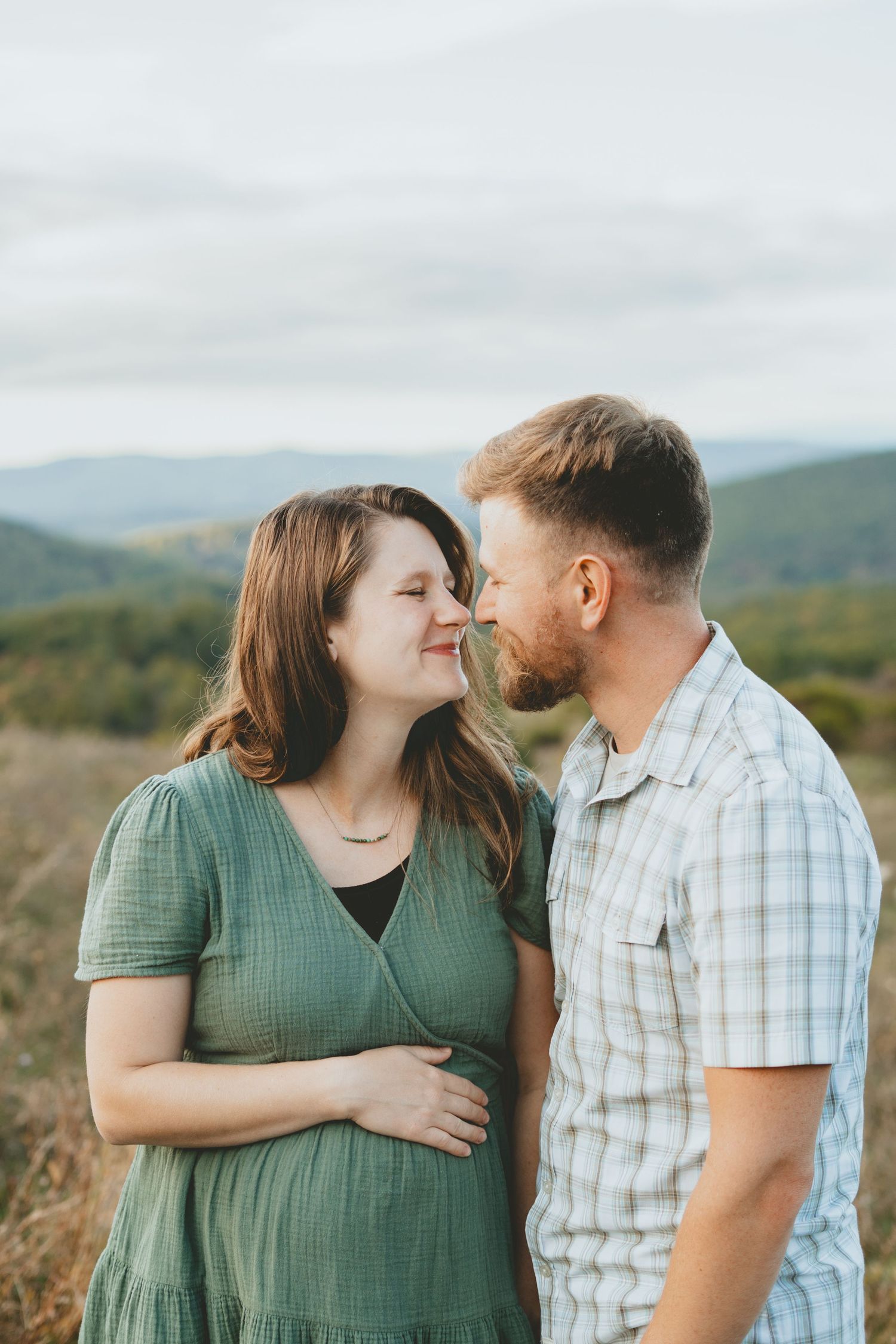 Family Photoshoot along the Saddle Overlook on The Blue Ridge Parkway, VA