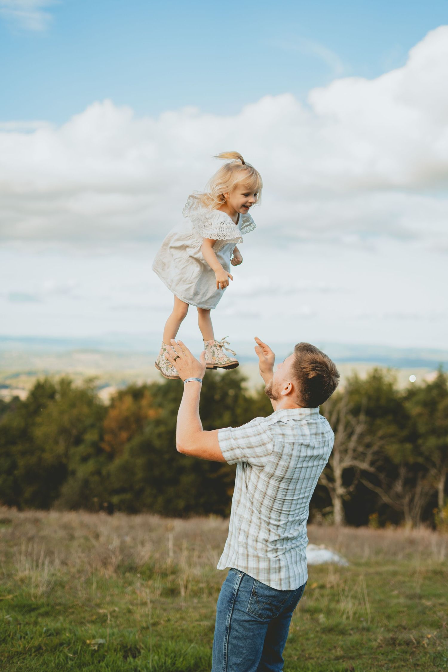 Family Photoshoot along the Saddle Overlook on The Blue Ridge Parkway, VA | Kyra Calyn Photography