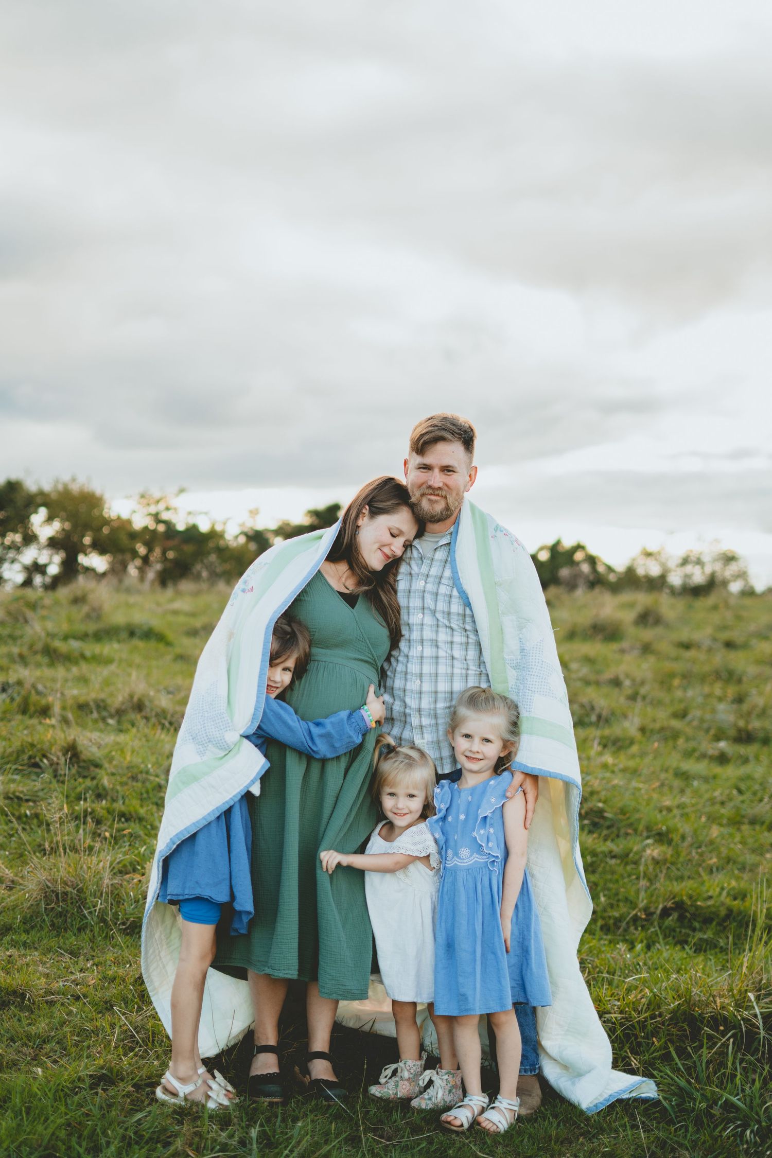Family Photoshoot along the Saddle Overlook on The Blue Ridge Parkway, VA | Kyra Calyn Photography