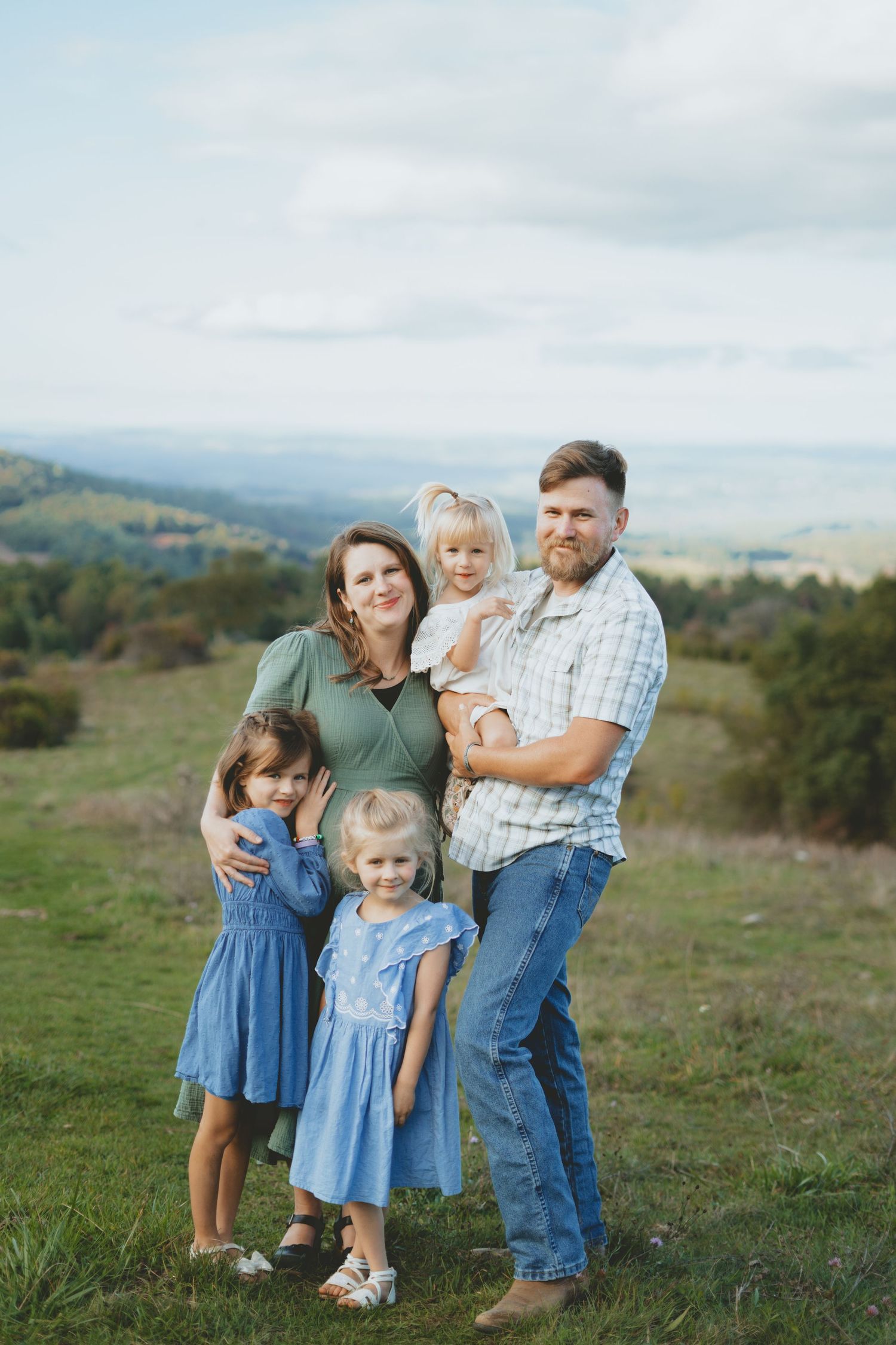 Family Photoshoot along the Saddle Overlook on The Blue Ridge Parkway, VA