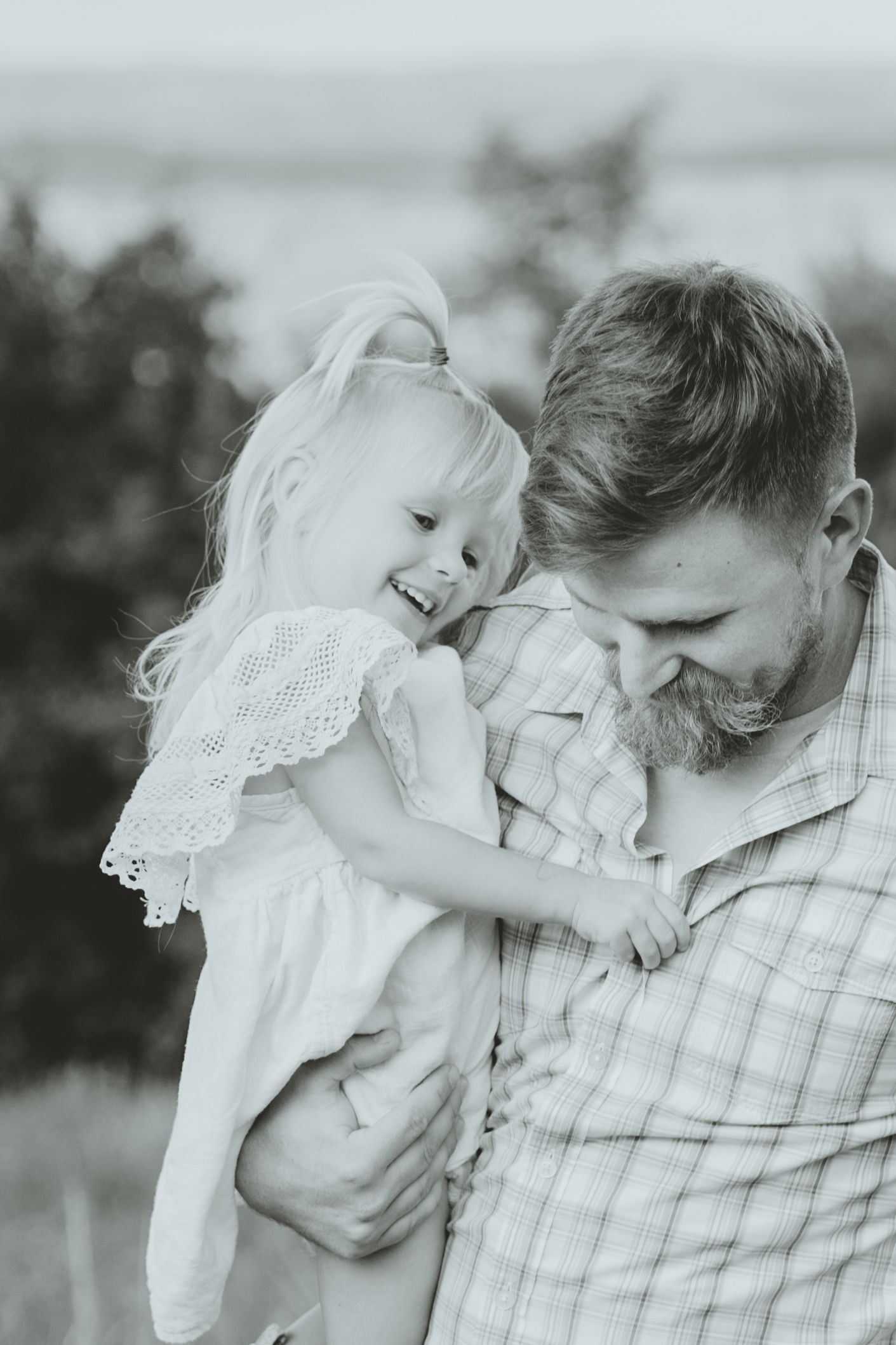 Family Photoshoot along the Saddle Overlook on The Blue Ridge Parkway, VA | Kyra Calyn Photography