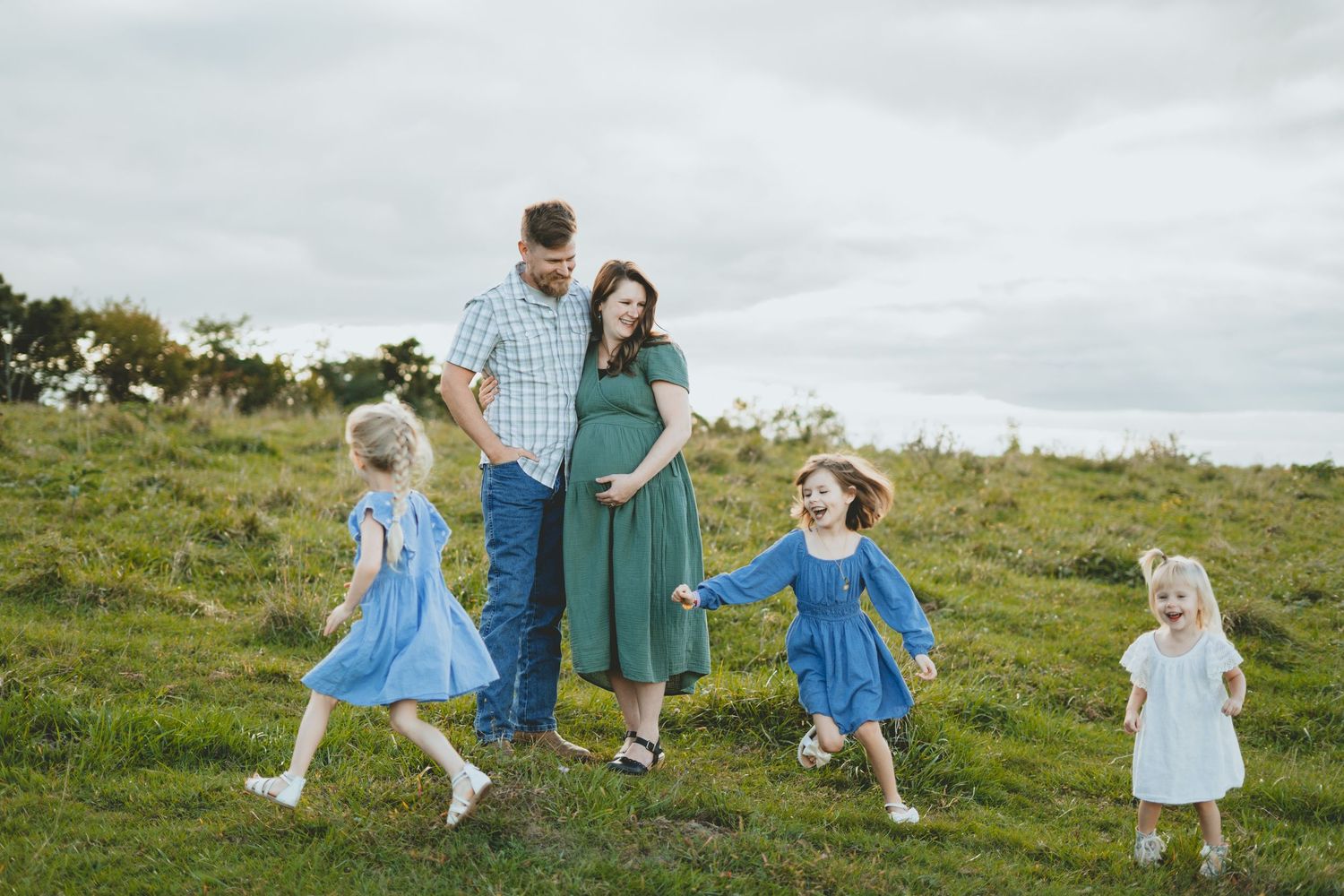 Family Photoshoot along the Saddle Overlook on The Blue Ridge Parkway, VA | Kyra Calyn Photography