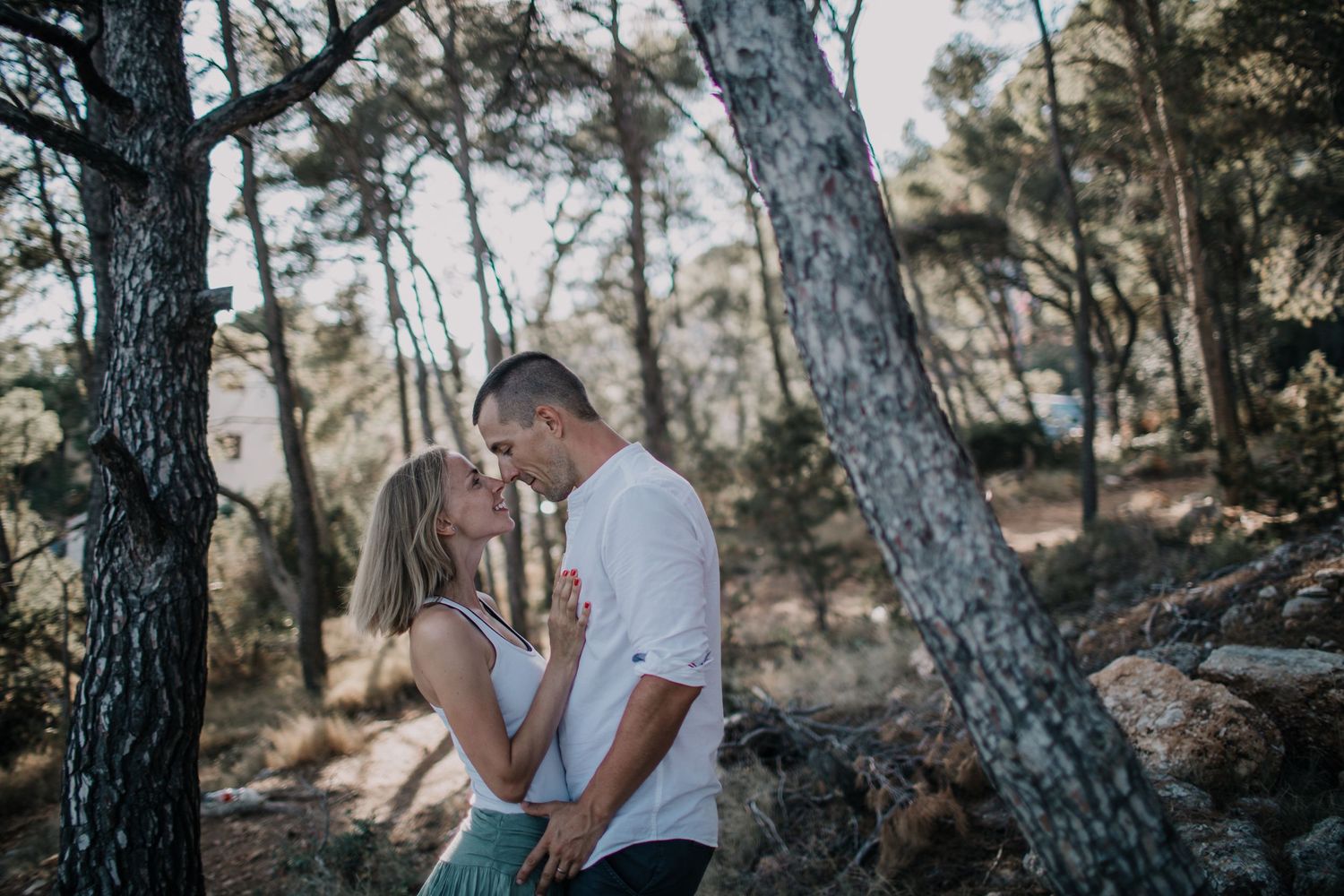 Hvar Engagement photographer Croatia
Couple sharing a kiss with a stunning sunset backdrop on a Croatian beach