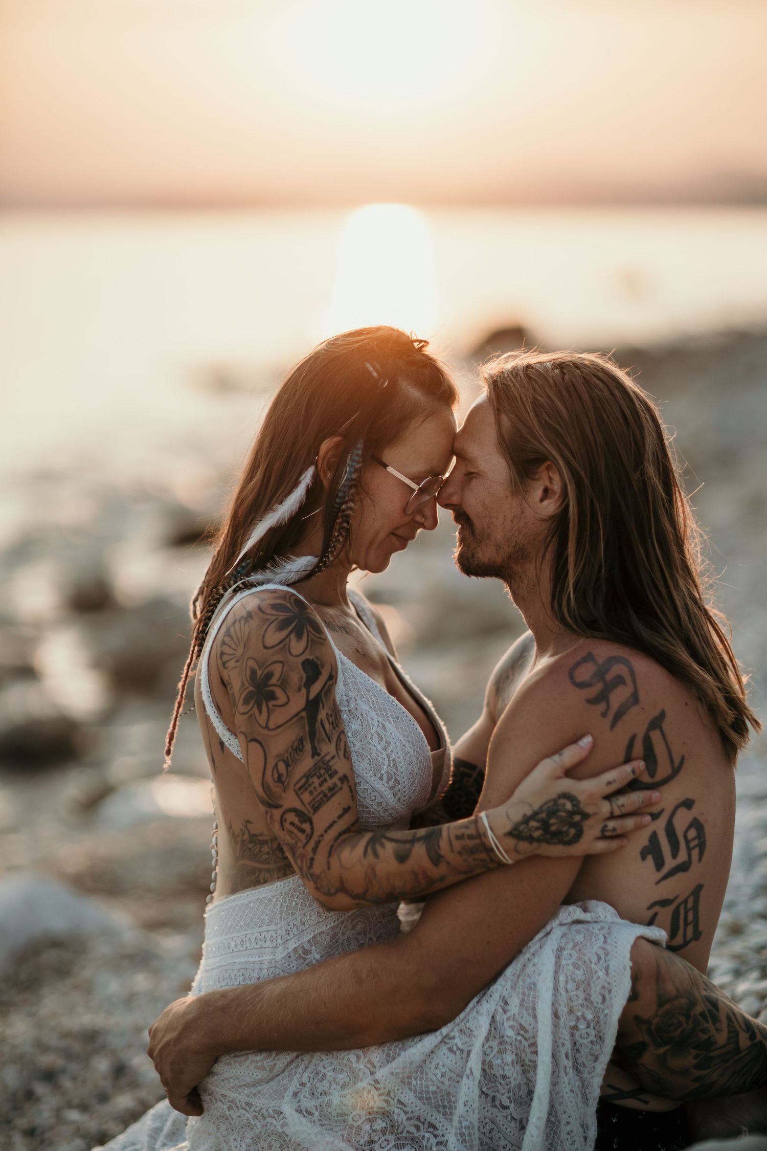 Croatia elopement photographer Hvar Split Dubrovnik
Happy couple walking barefoot along the beach in Hvar during a vacation shoot