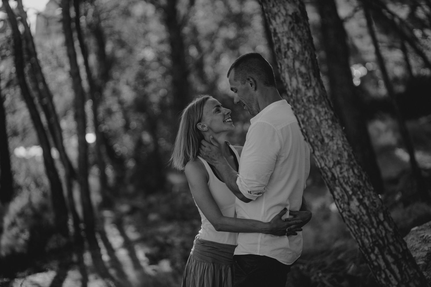 Hvar Engagement photographer Croatia
Couple sharing a kiss with a stunning sunset backdrop on a Croatian beach