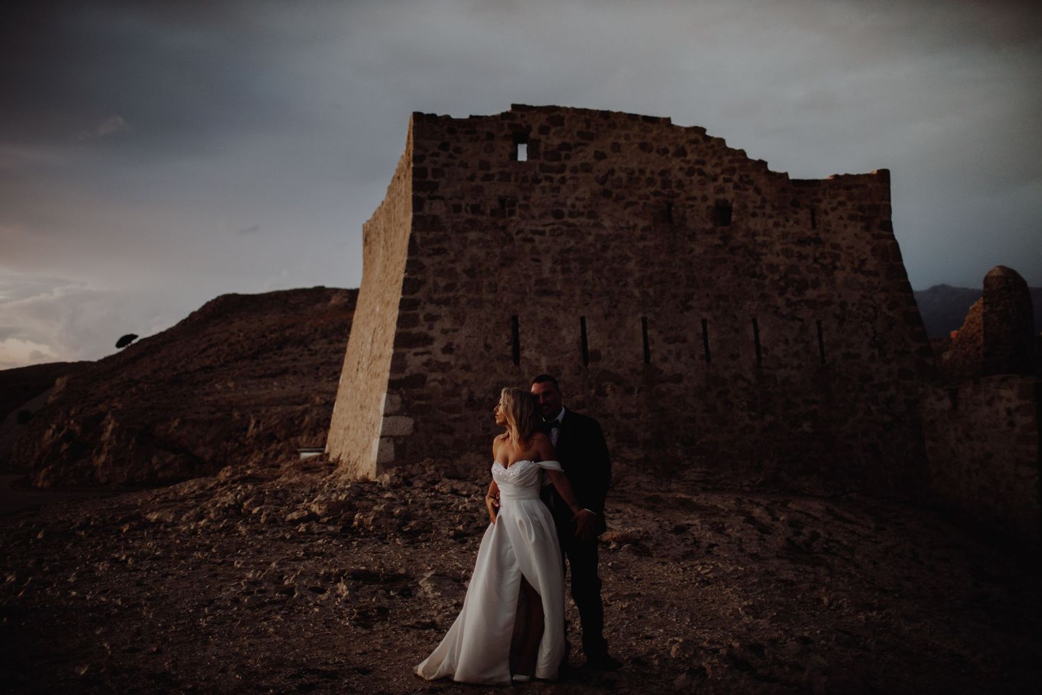 Split Hvar  Dubrovnik Elopement photographer 
Couple sharing a romantic kiss at sunset on a secluded beach in Pag