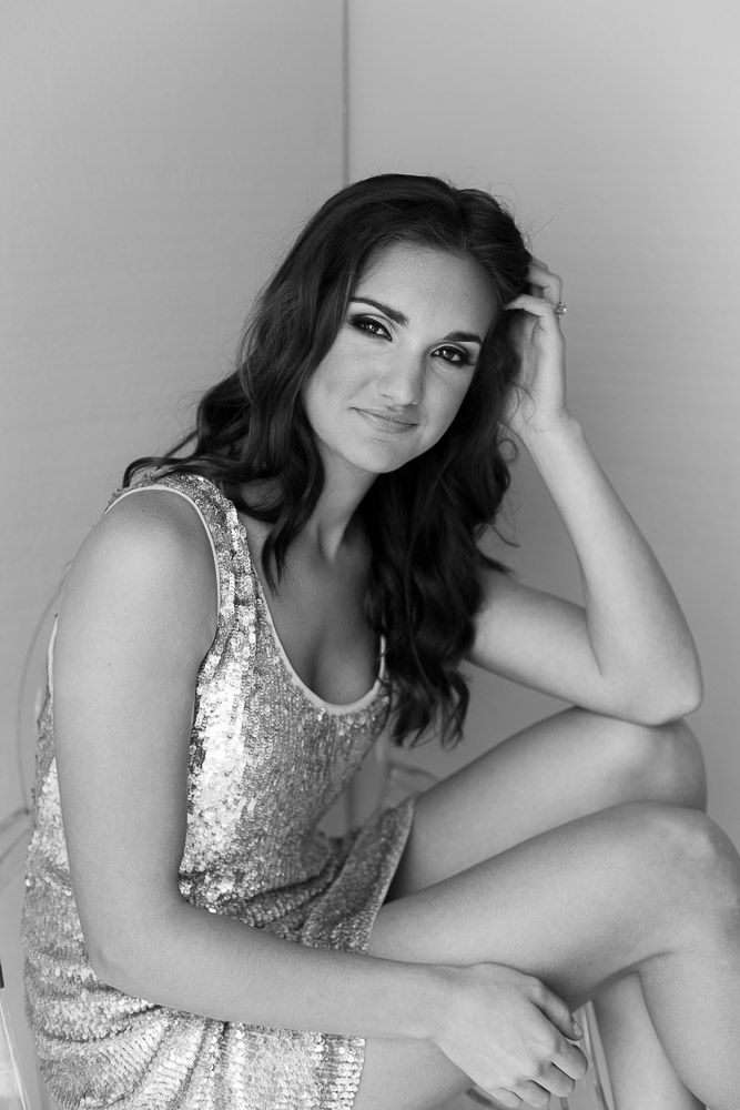 San Diego personal branding portrait—black and white photo of stylish brunette woman in sequin dress by Dolce Vita Studio.