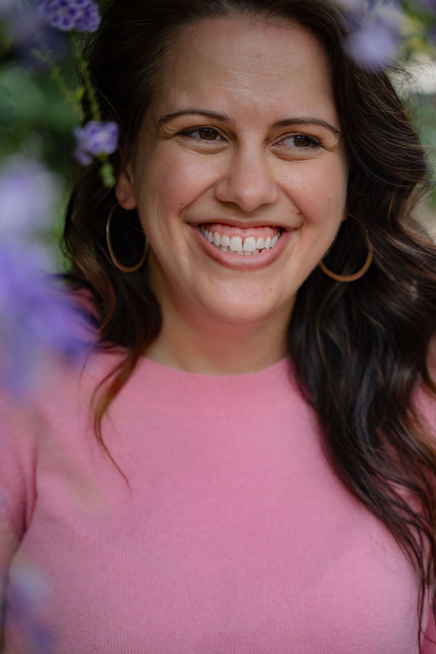 Casual and candid lifestyle headshot for female founder – San Diego coastal brand photographer