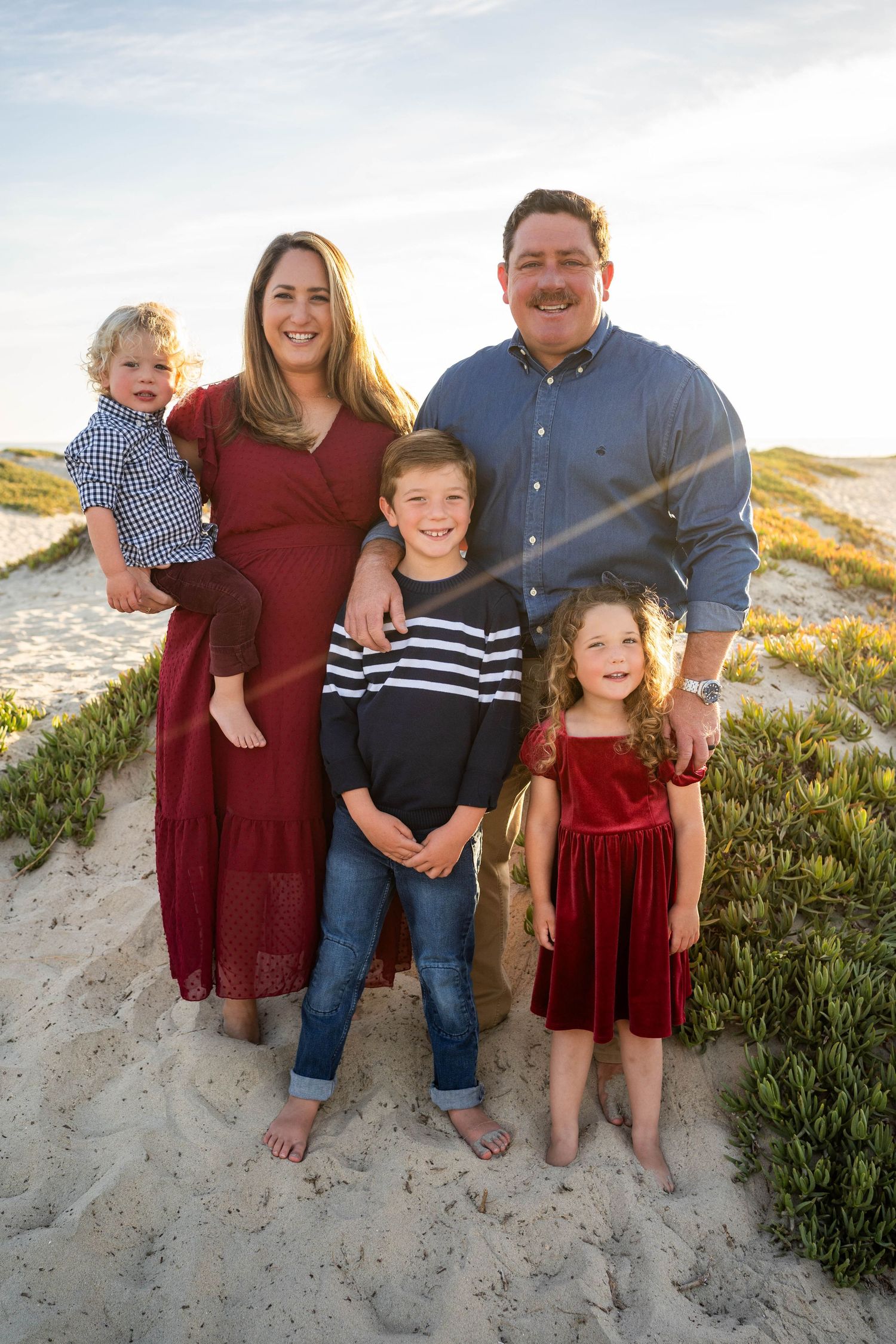 Five hearts, one golden hour. A sun-soaked family session full of love and light