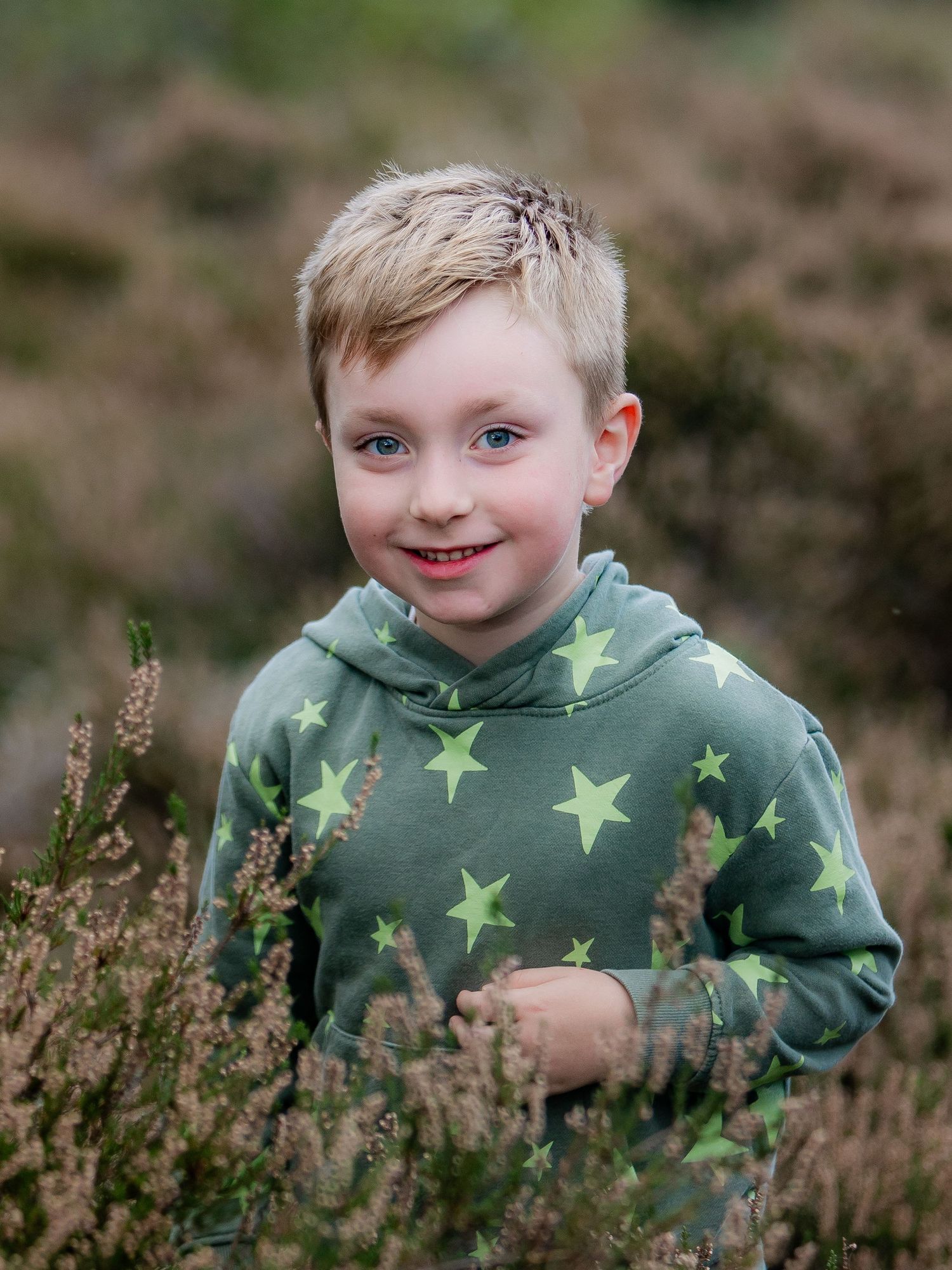 Natural style outdoor family photographer in Surrey