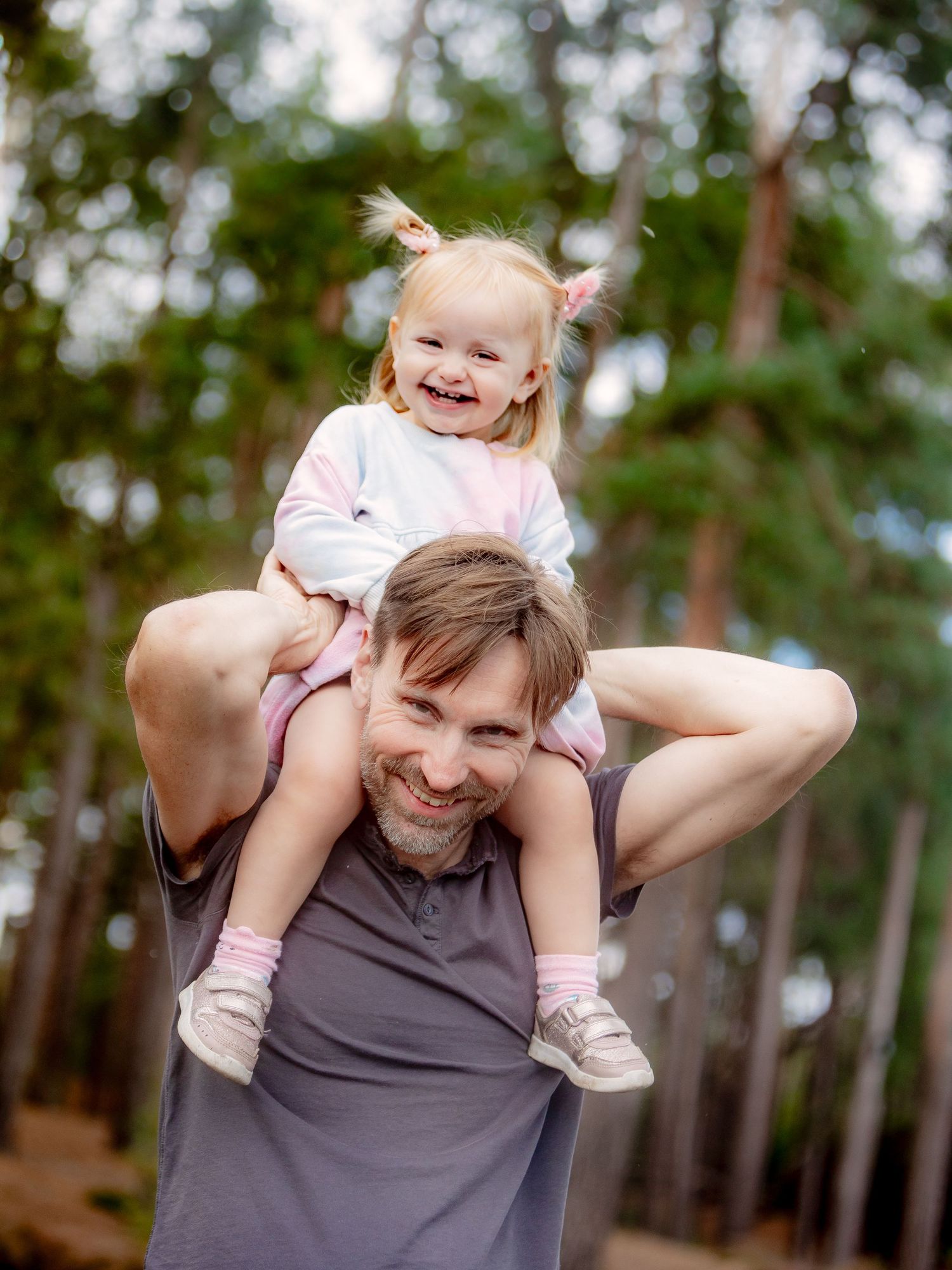Natural style outdoor family photographer in Surrey