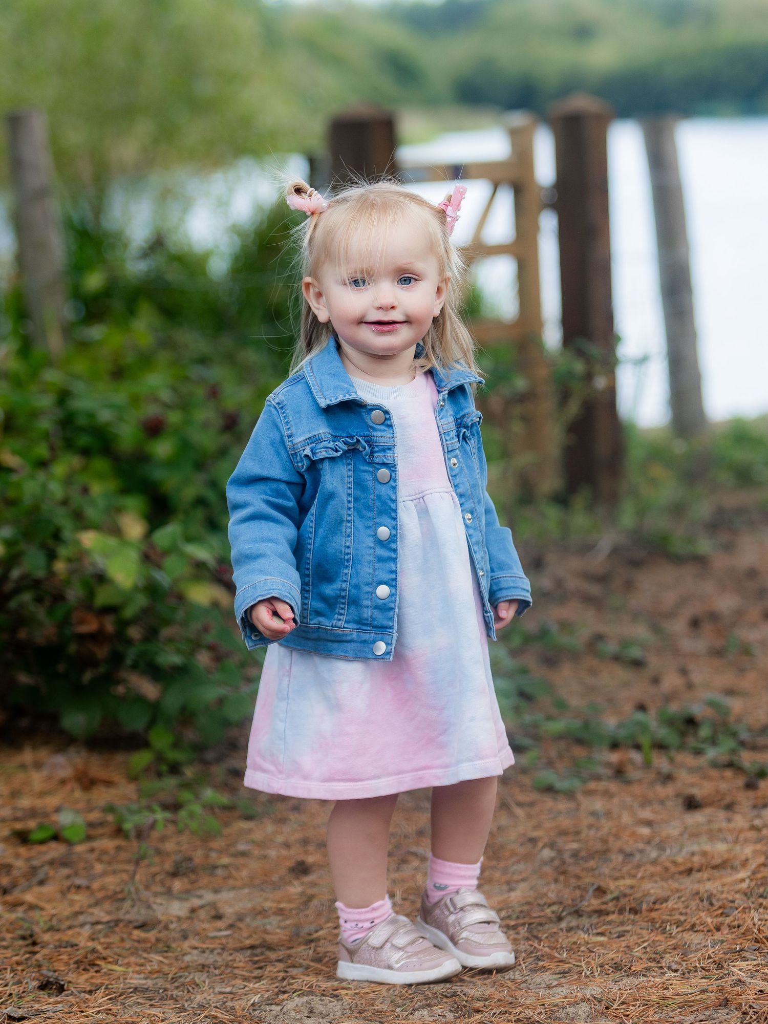 Natural style outdoor family photographer in Surrey