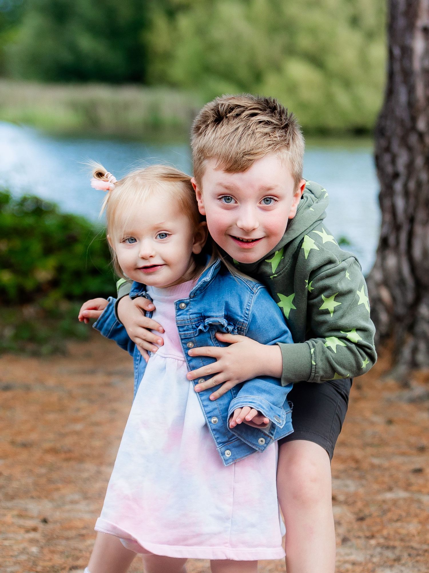 Natural style outdoor family photographer in Surrey