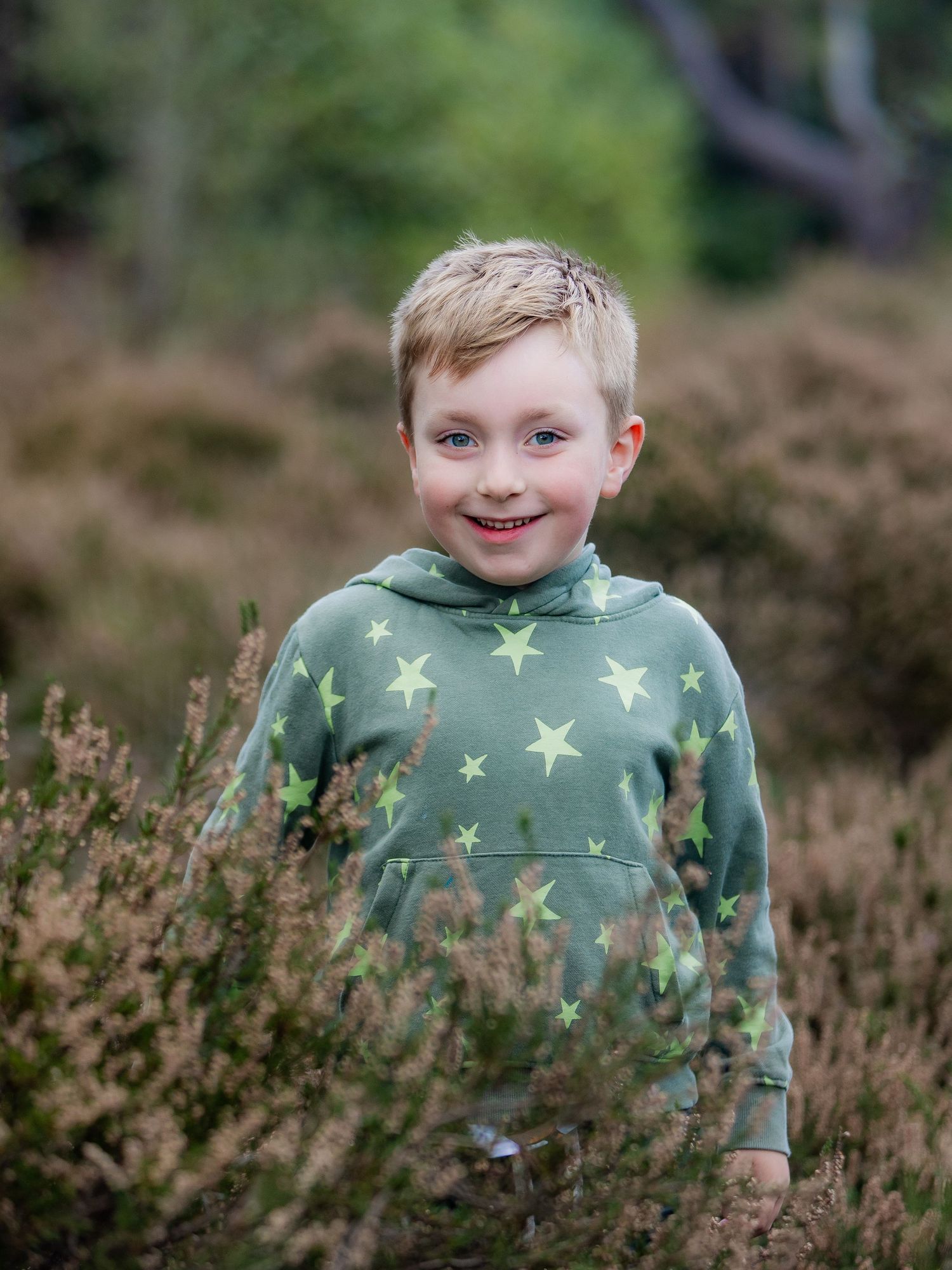Natural style outdoor family photographer in Surrey