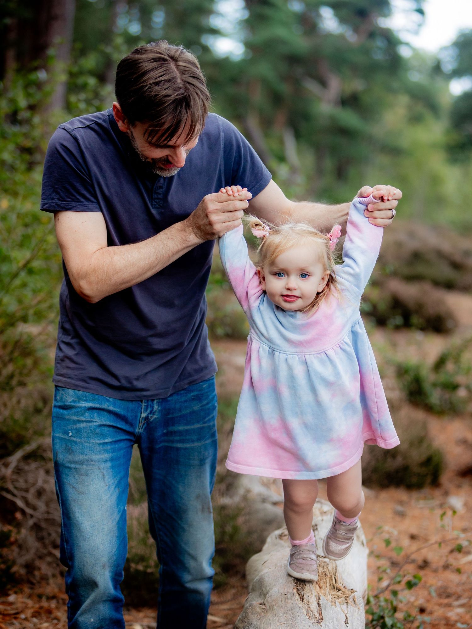 Natural style outdoor family photographer in Surrey