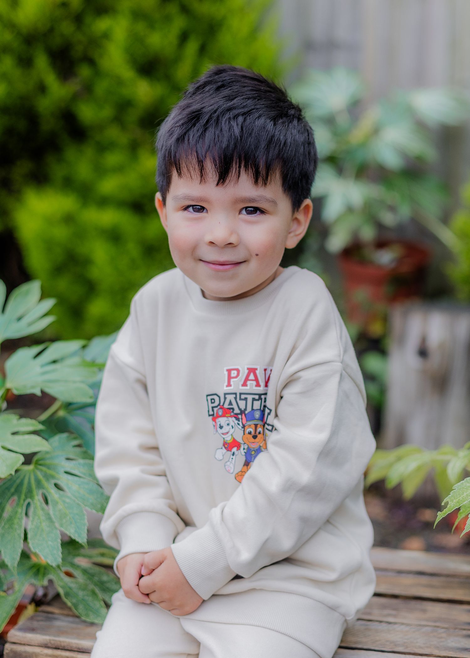 Natural outdoor nursery and school photographer