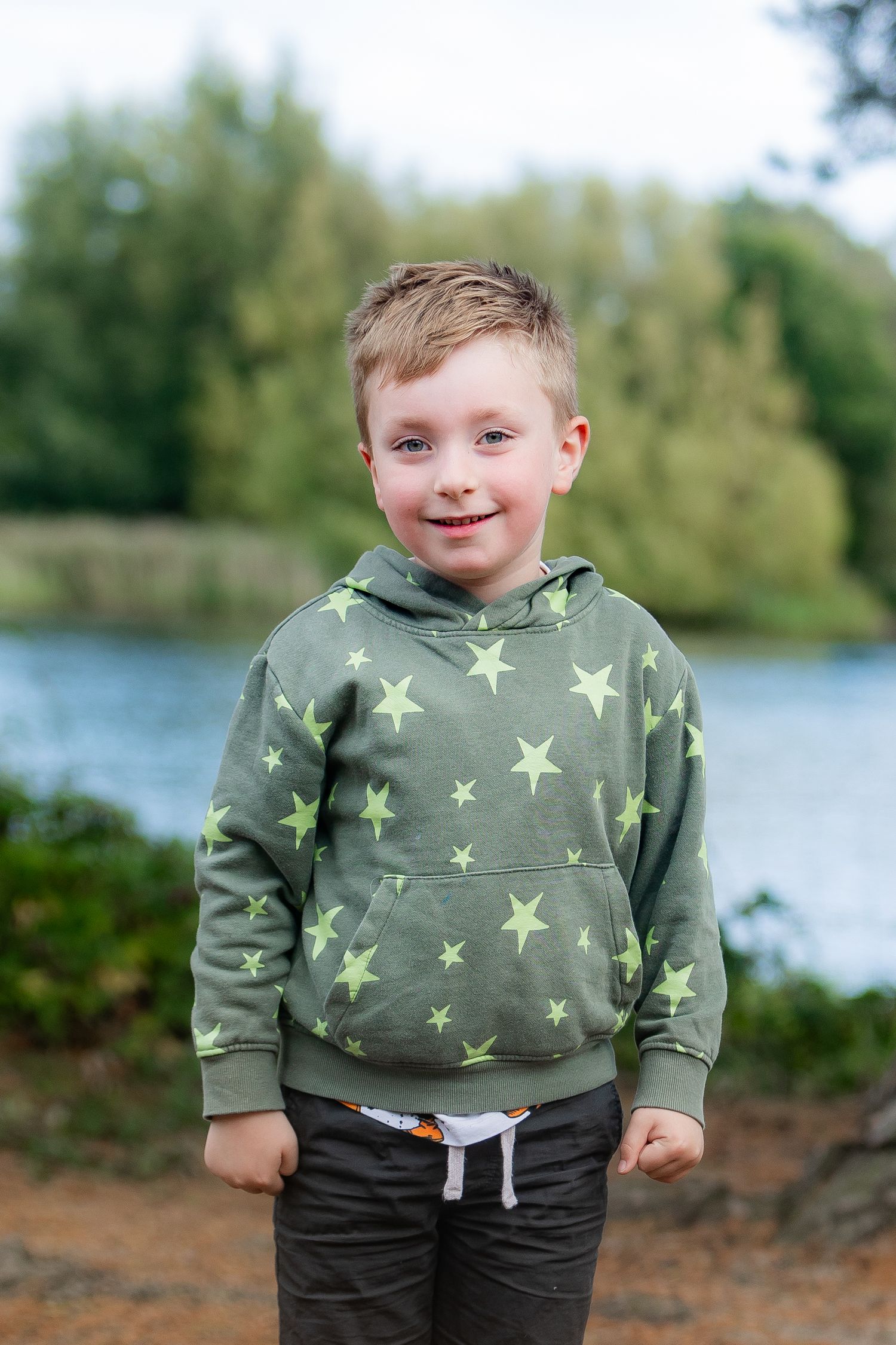 Natural style outdoor family photographer in Surrey