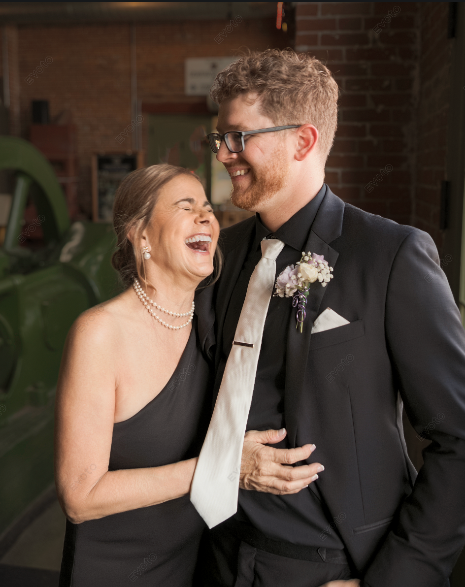 Wedding and engagement photographer based in Dubuque, Iowa capturing natural, timeless moments.