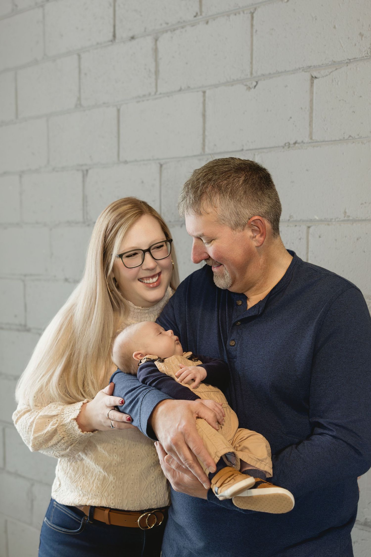 Wedding and engagement photographer based in Dubuque, Iowa capturing natural, timeless moments.
