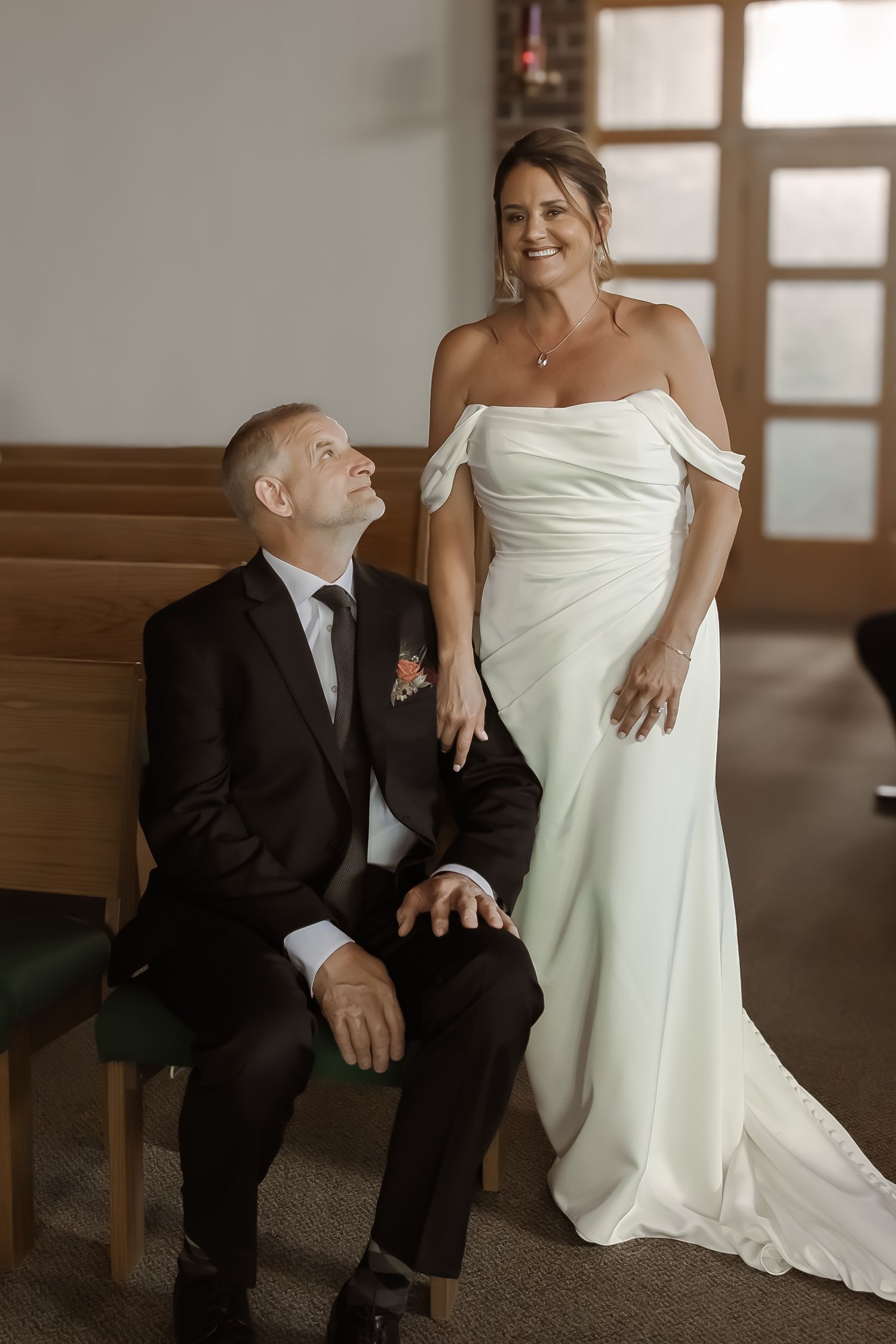Wedding and engagement photographer based in Dubuque, Iowa capturing natural, timeless moments.