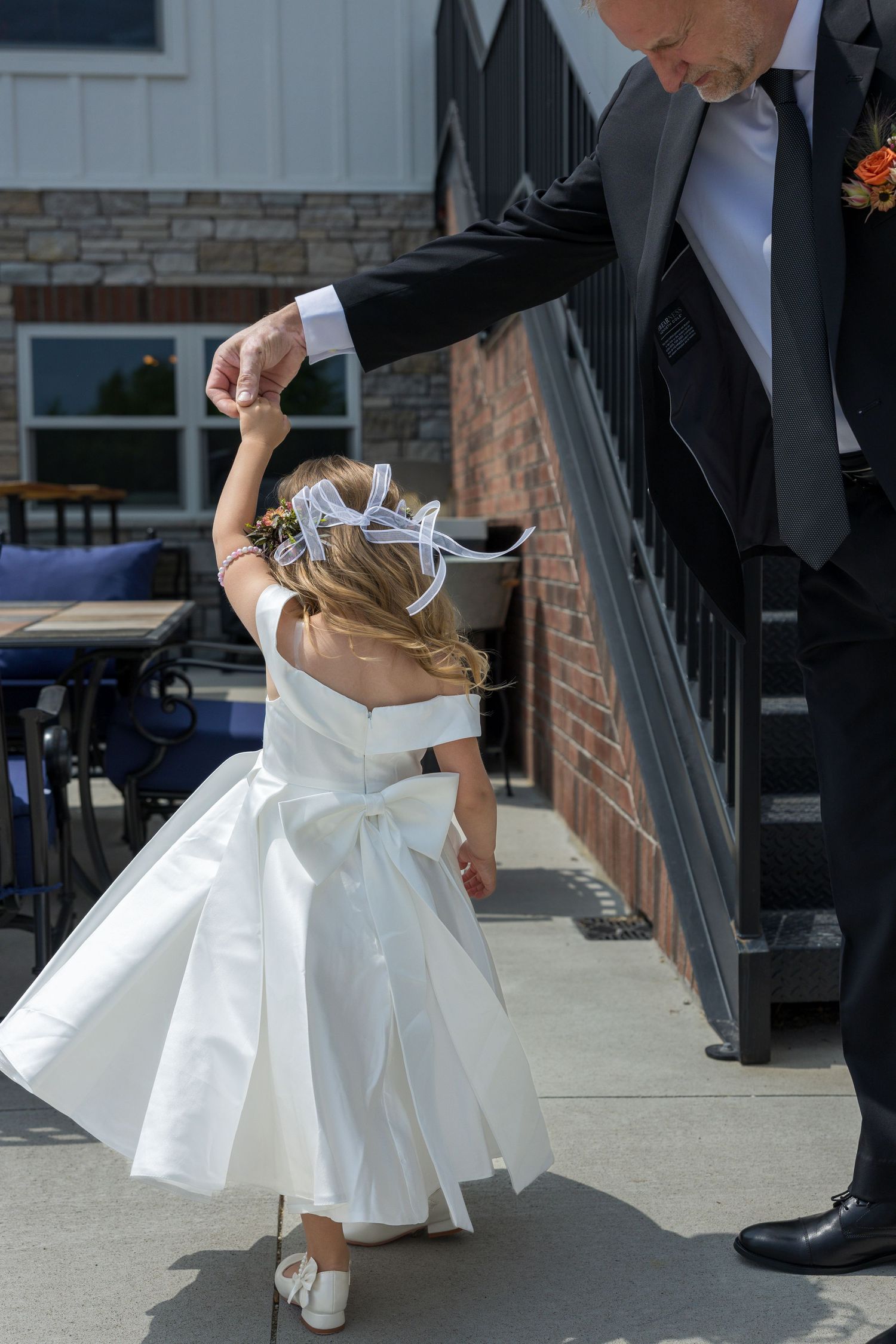 Wedding and engagement photographer based in Dubuque, Iowa capturing natural, timeless moments.