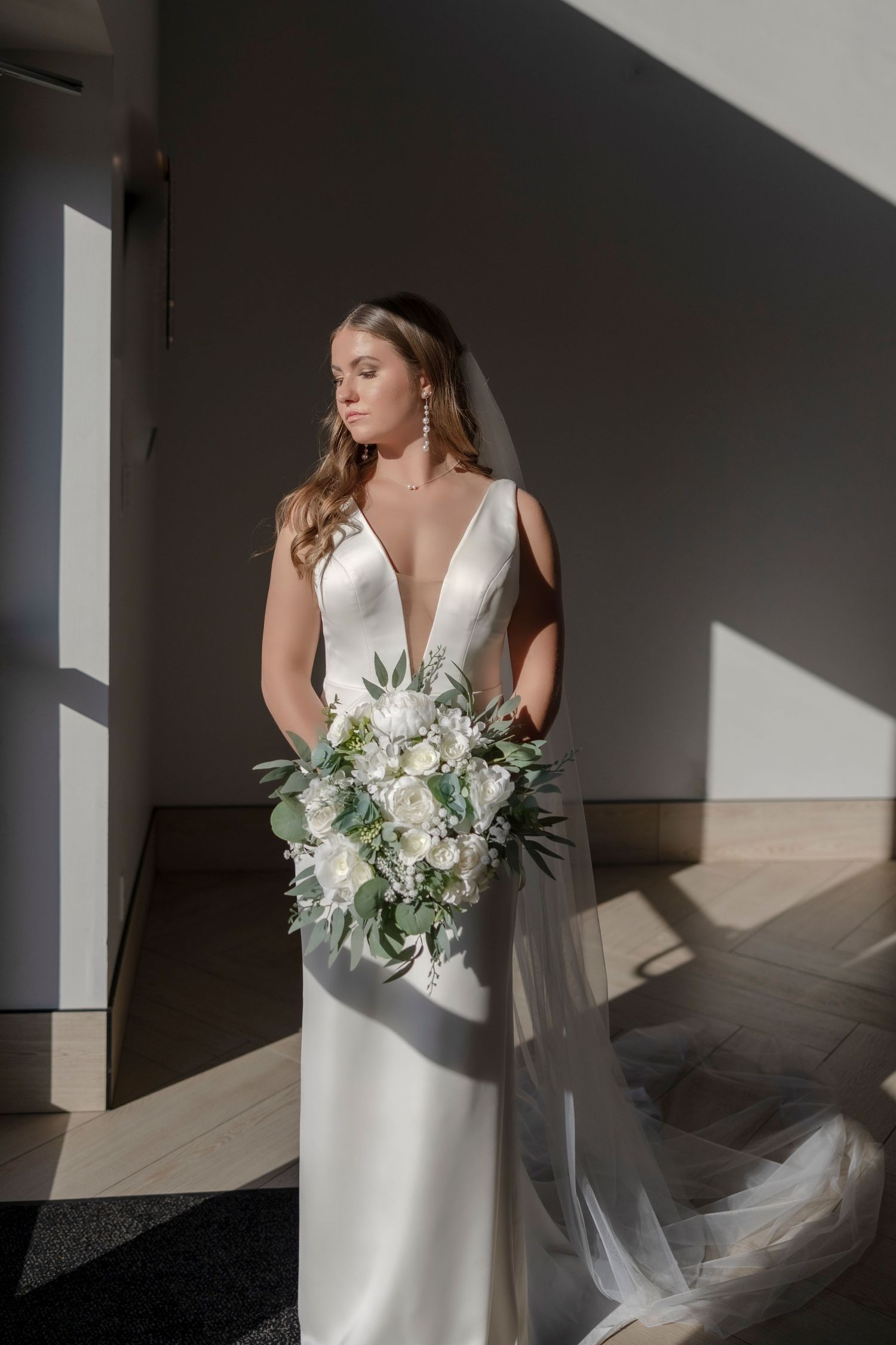 Wedding and engagement photographer based in Dubuque, Iowa capturing natural, timeless moments.